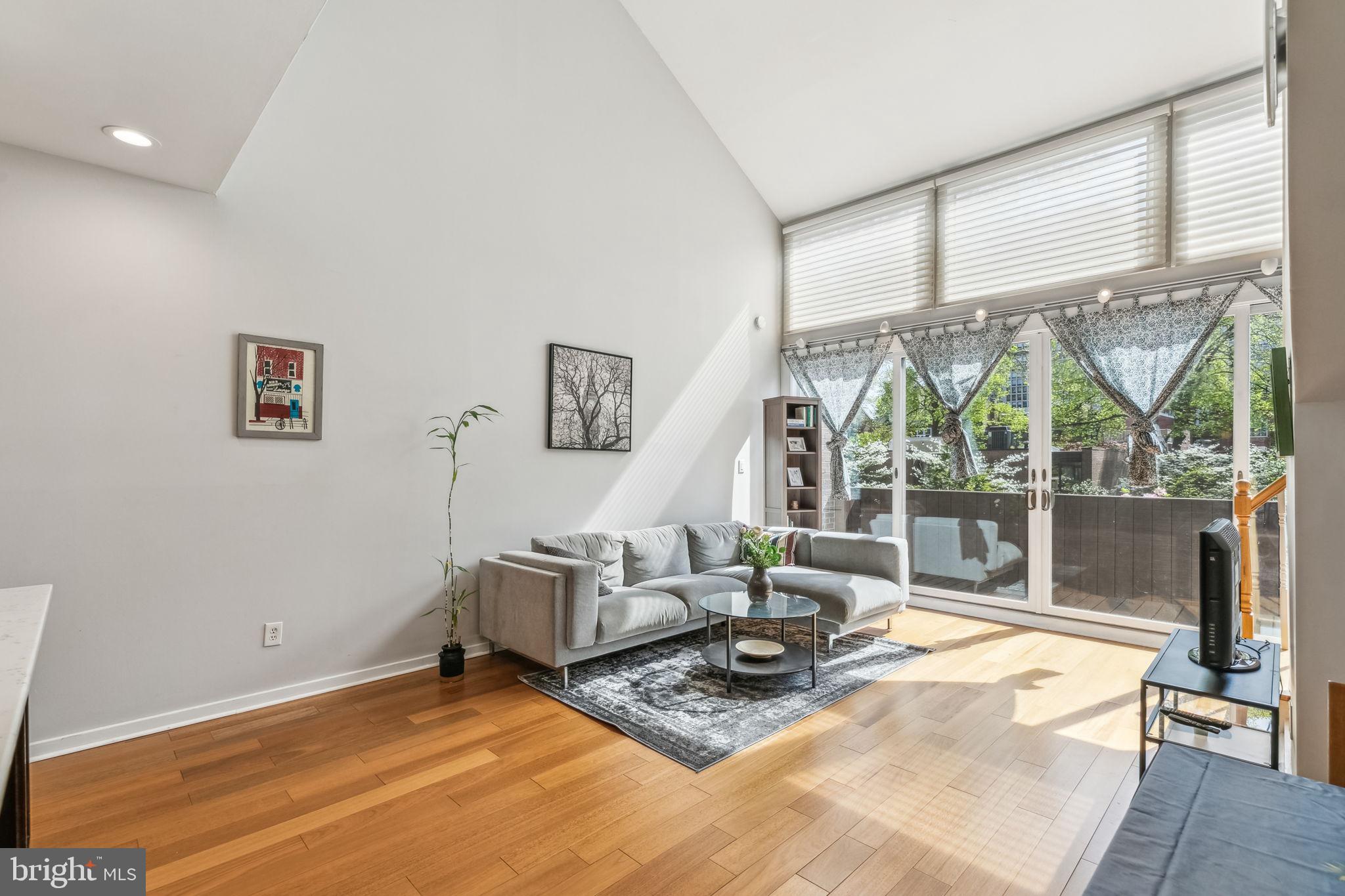 SOCIETY HILL - Residential