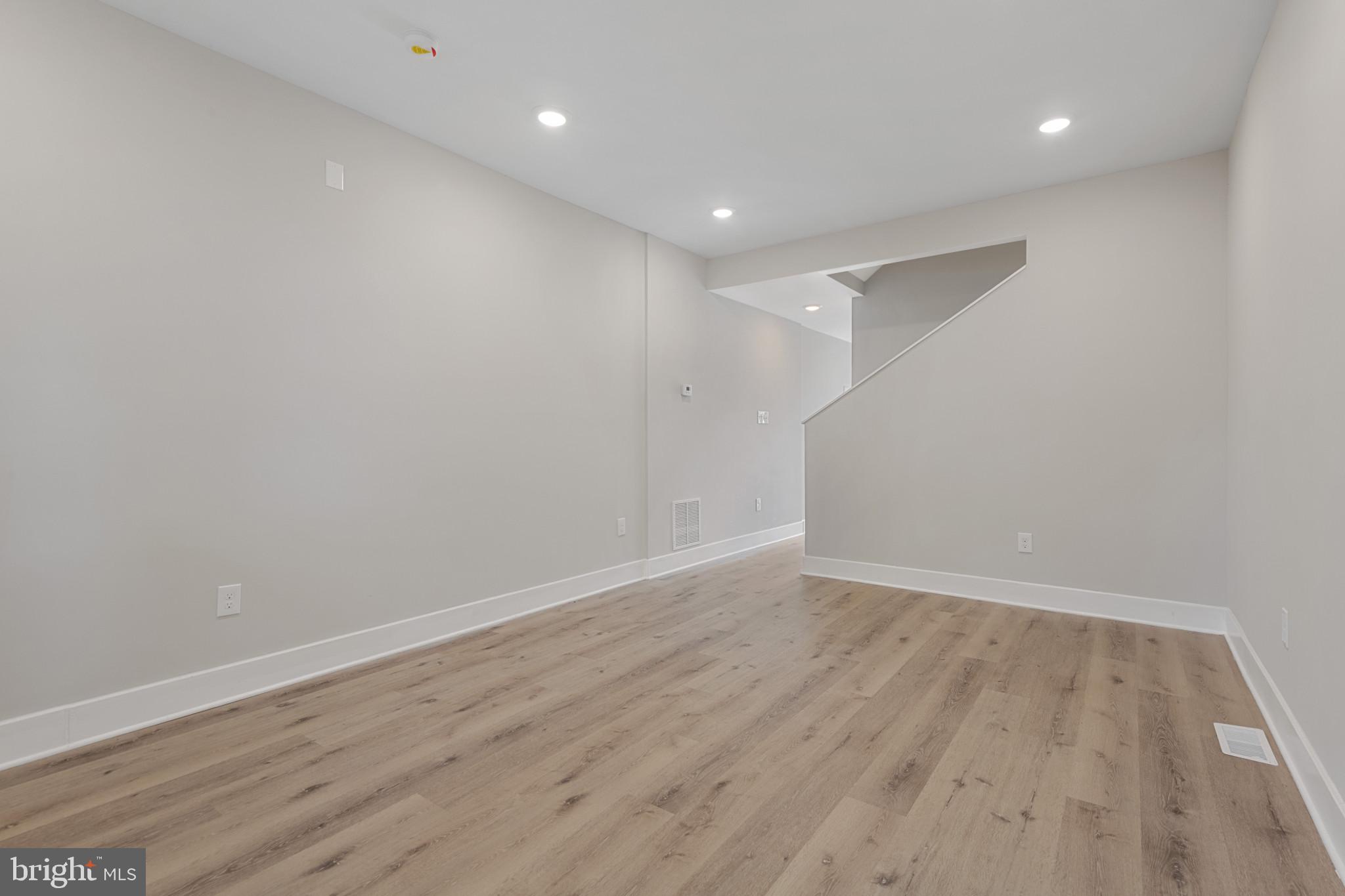 SANDTOWN-WINCHESTER - Residential