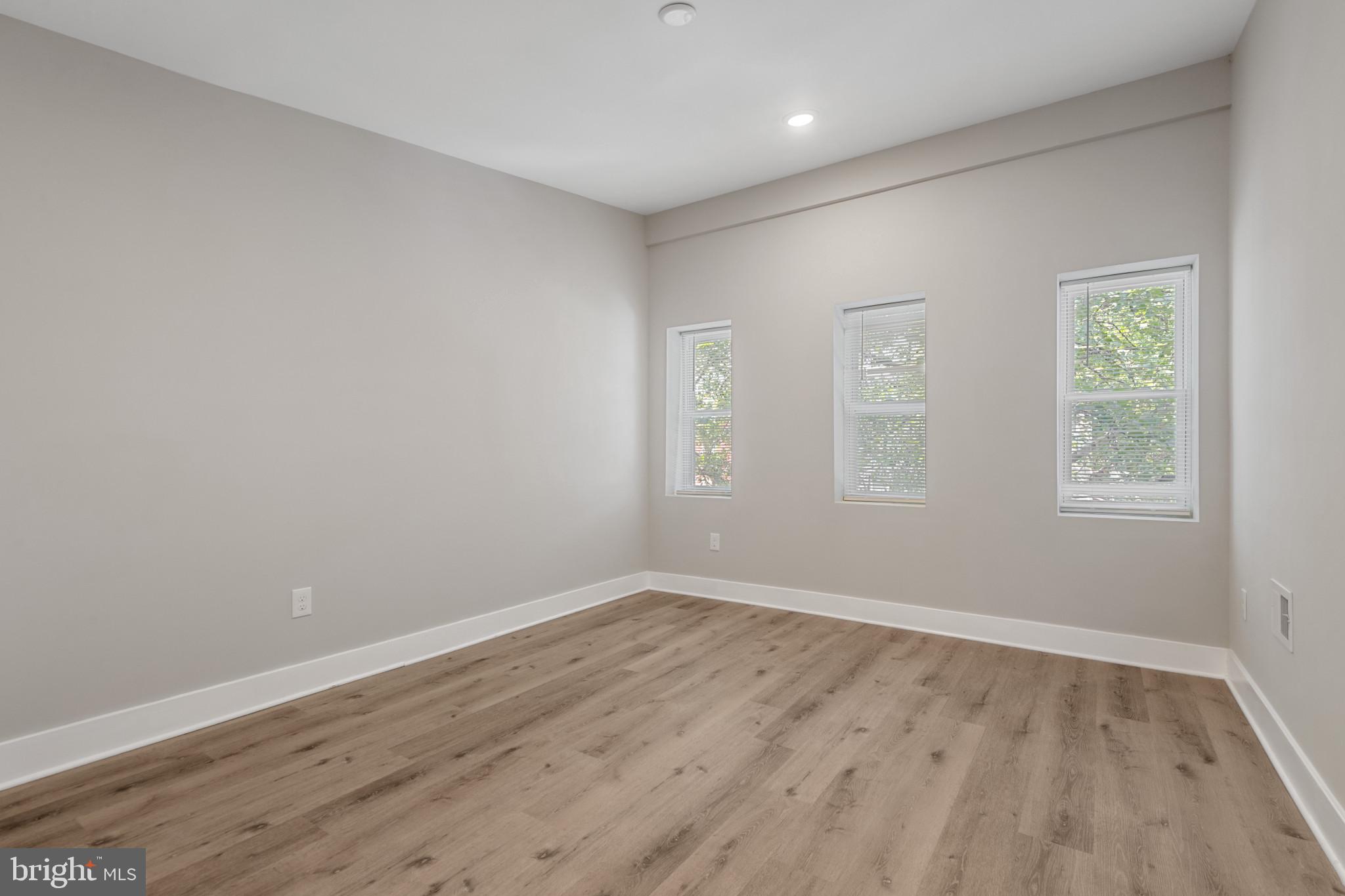 SANDTOWN-WINCHESTER - Residential