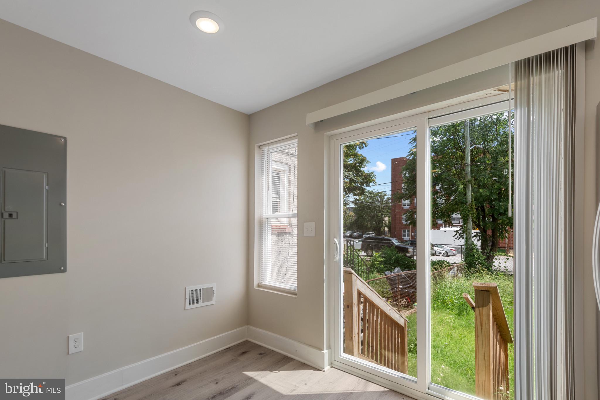 SANDTOWN-WINCHESTER - Residential