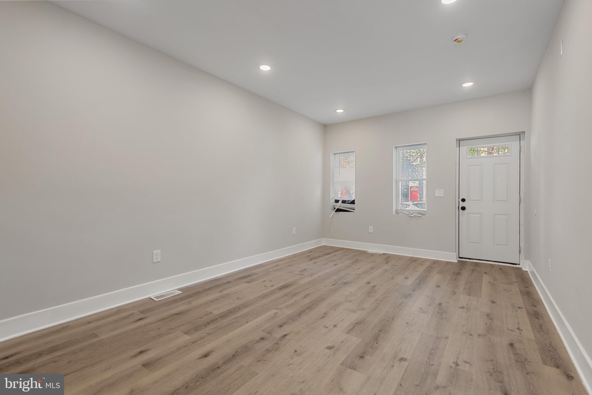 SANDTOWN-WINCHESTER - Residential