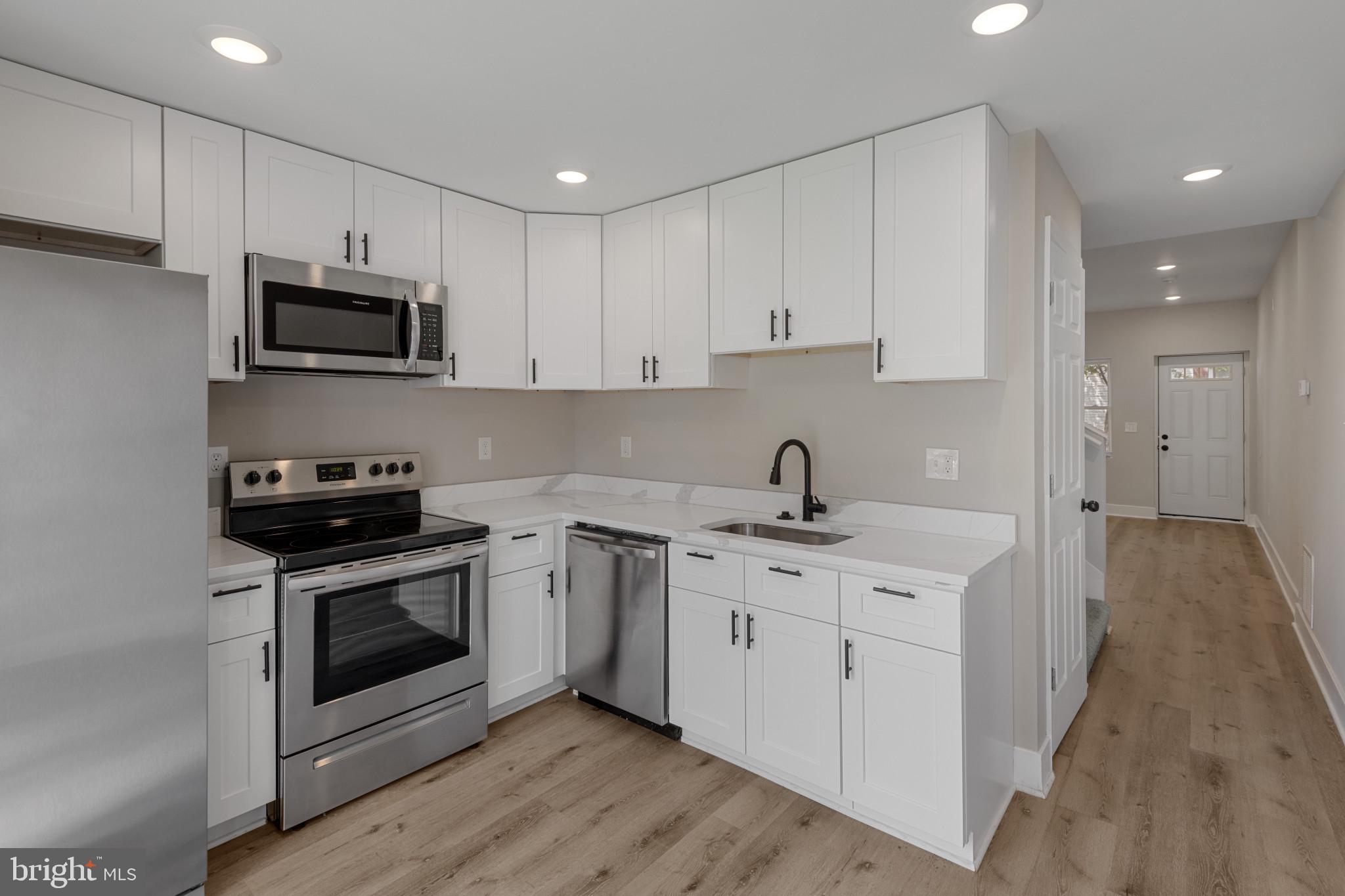 SANDTOWN-WINCHESTER - Residential