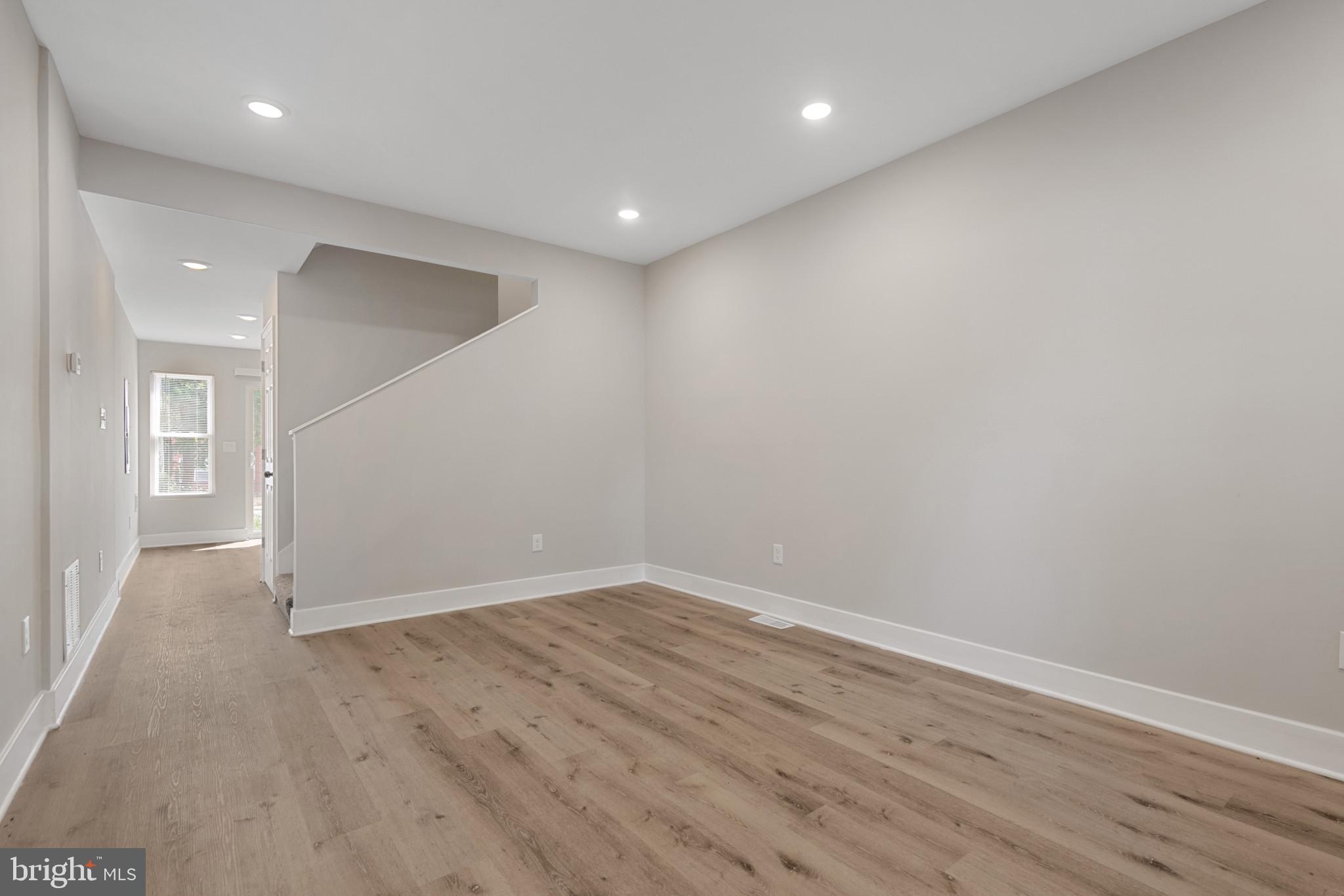 SANDTOWN-WINCHESTER - Residential