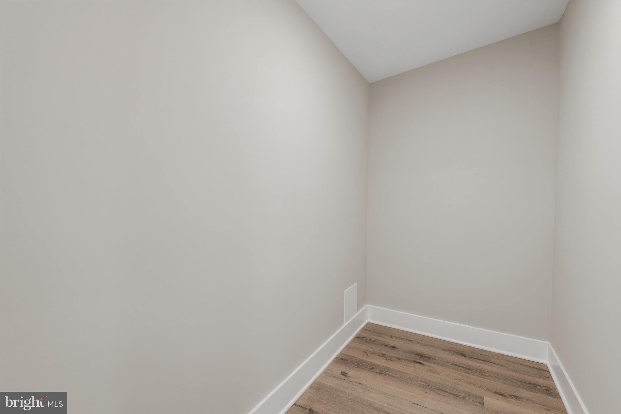 SANDTOWN-WINCHESTER - Residential