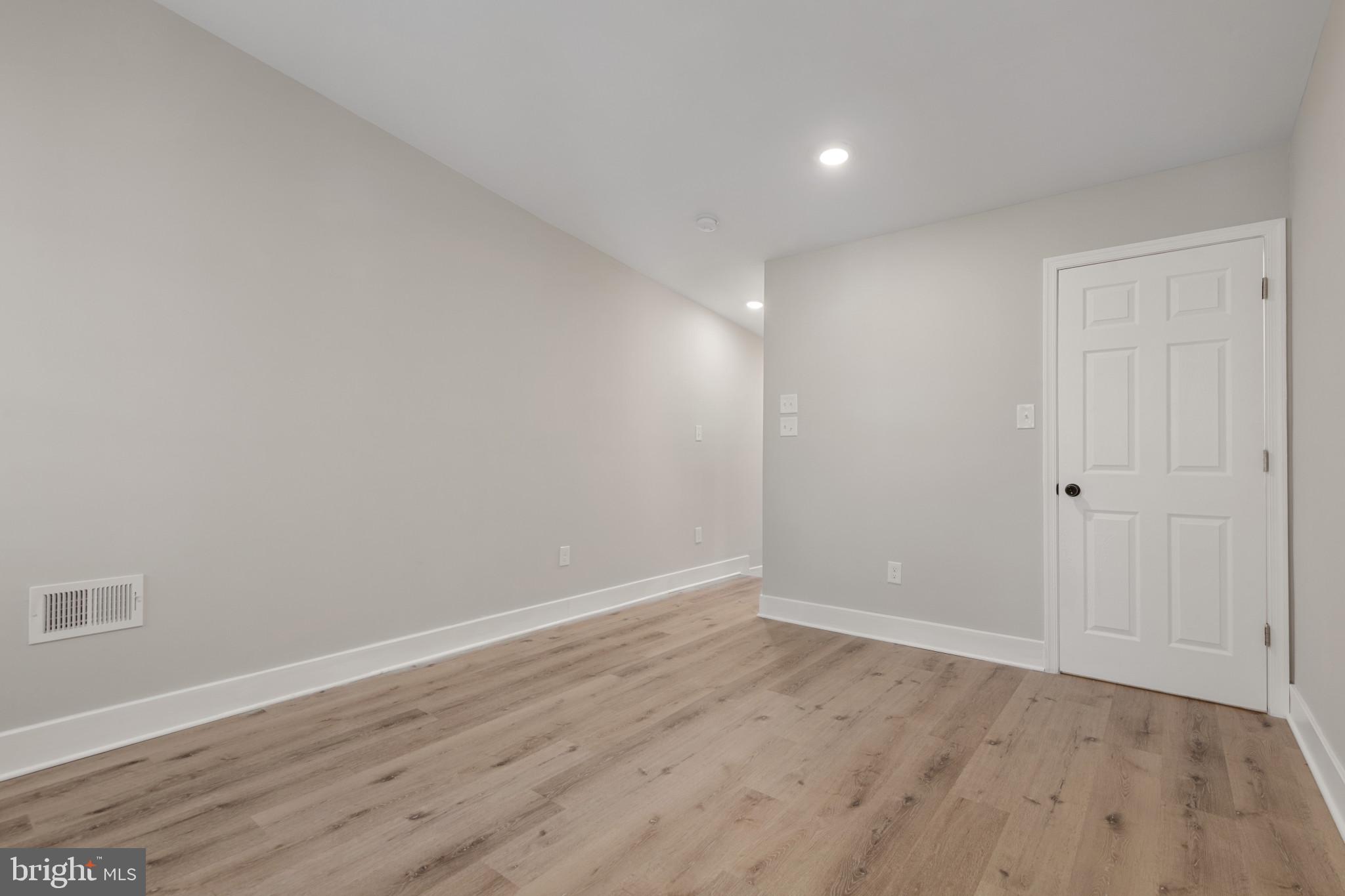 SANDTOWN-WINCHESTER - Residential