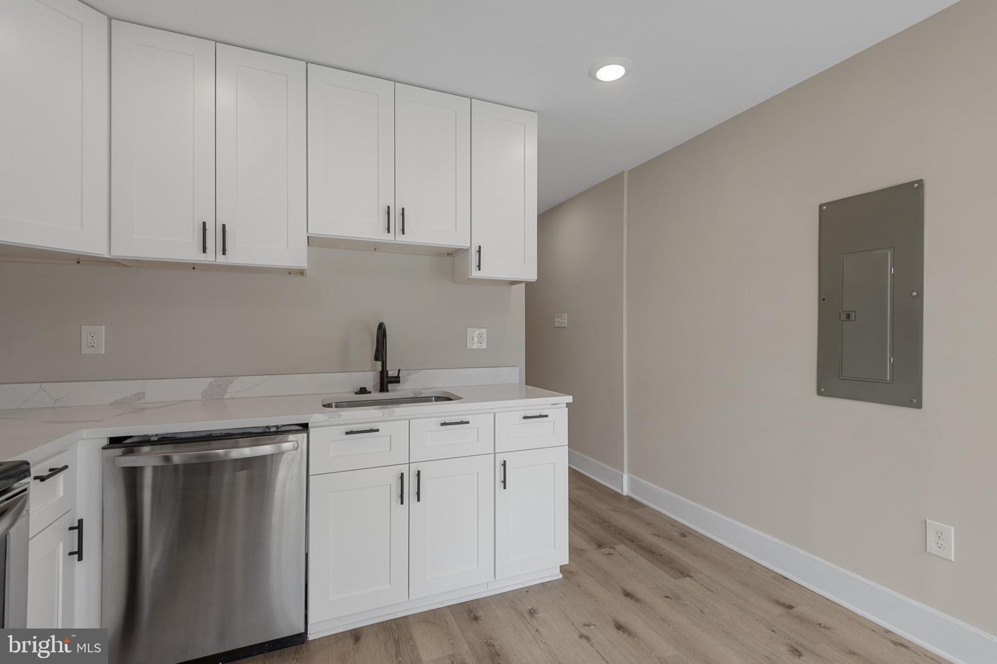 SANDTOWN-WINCHESTER - Residential