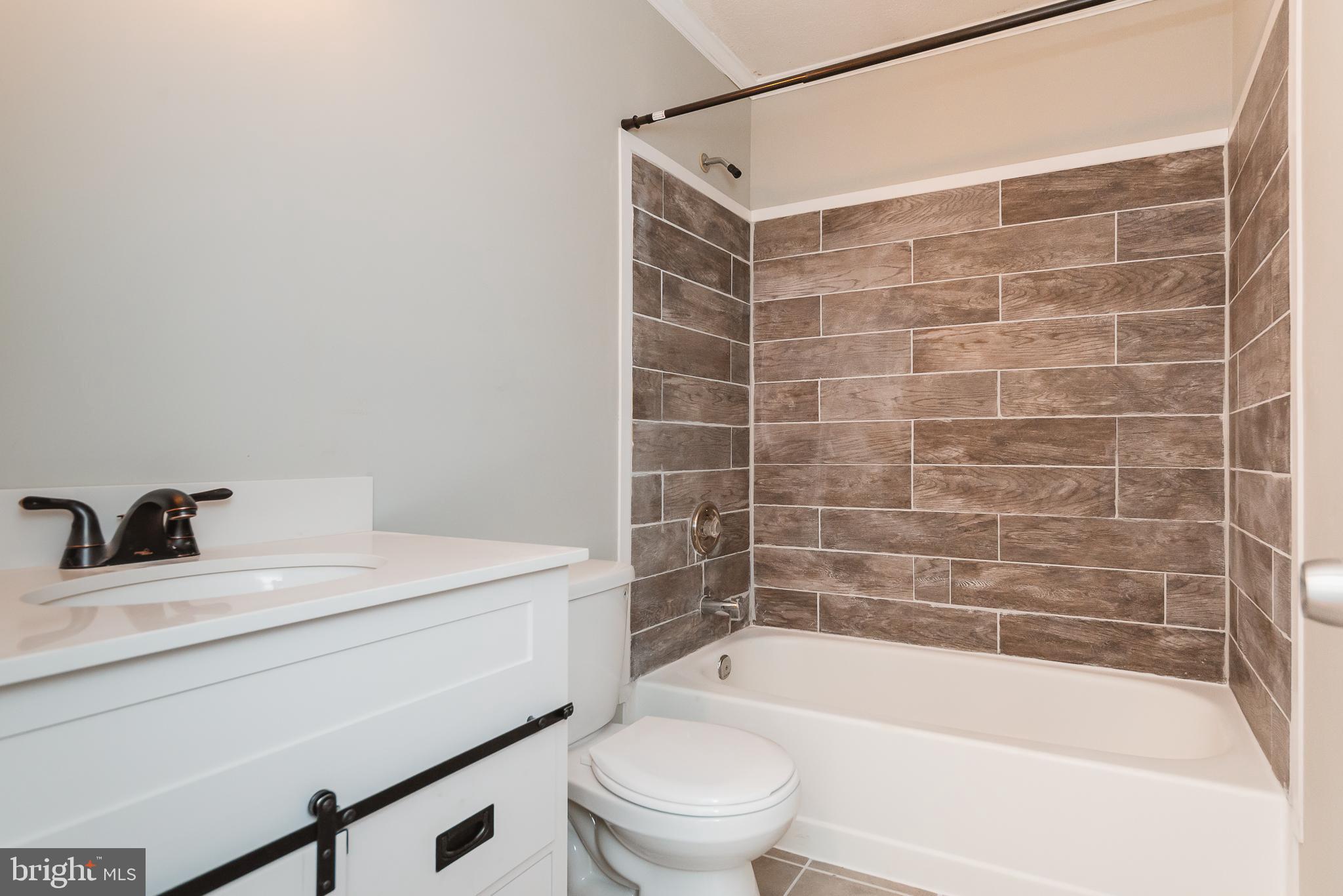 LAUREL WOODS - Residential