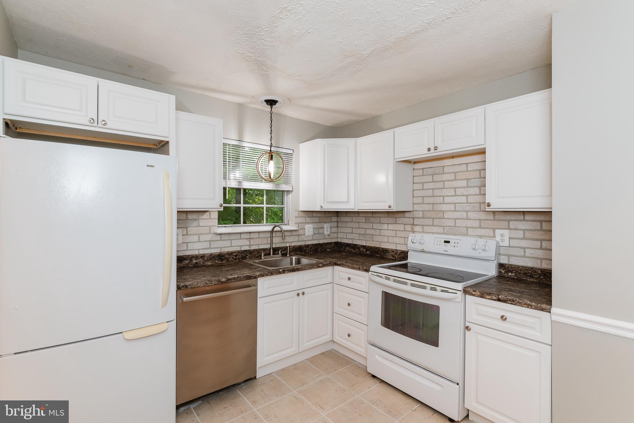 LAUREL WOODS - Residential