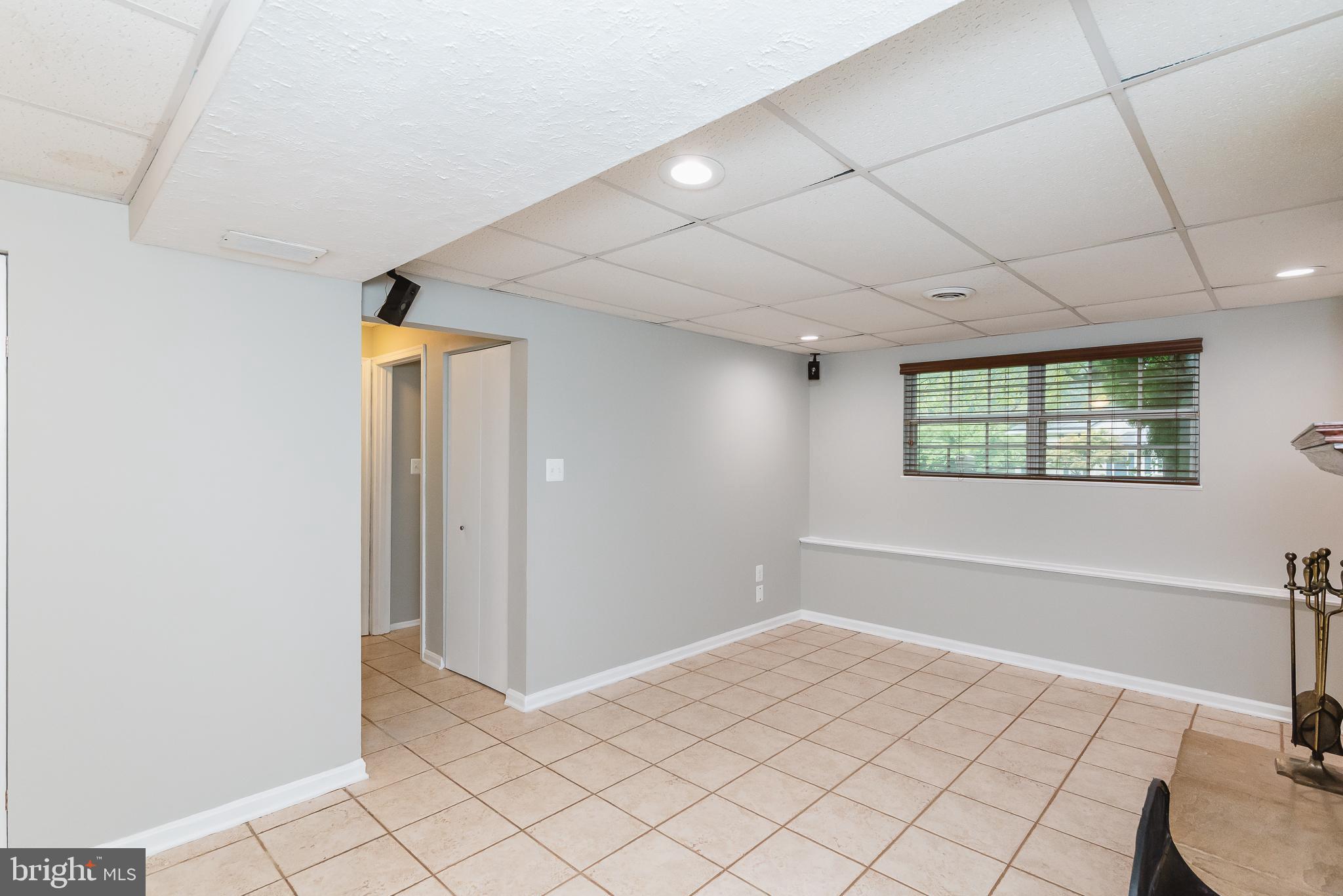 LAUREL WOODS - Residential