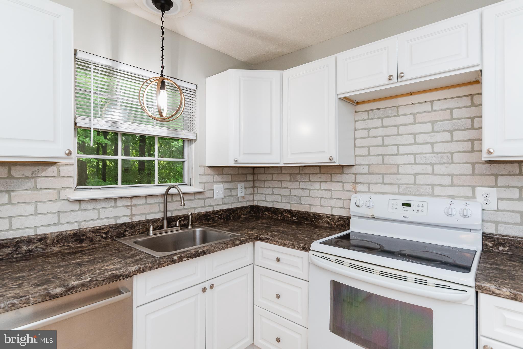 LAUREL WOODS - Residential