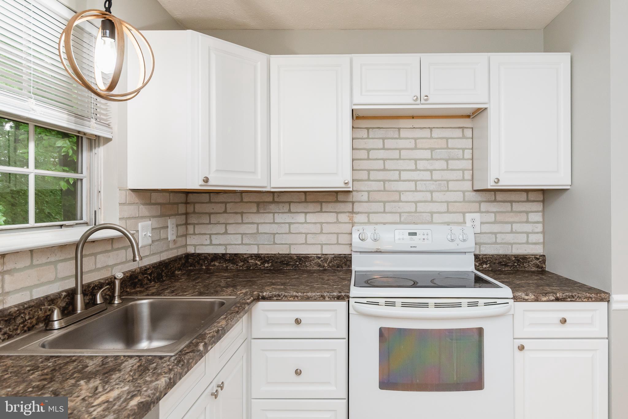 LAUREL WOODS - Residential