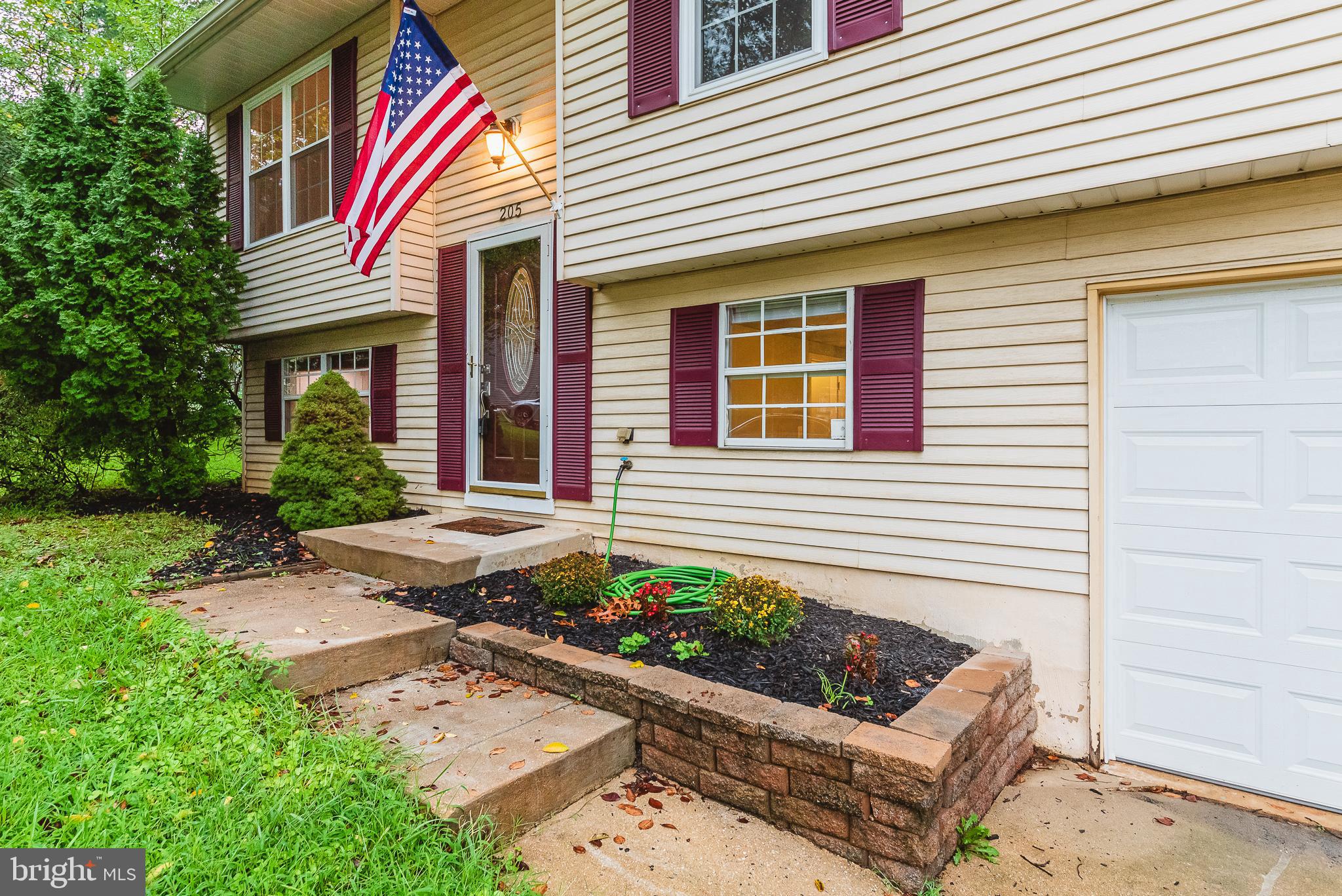 LAUREL WOODS - Residential