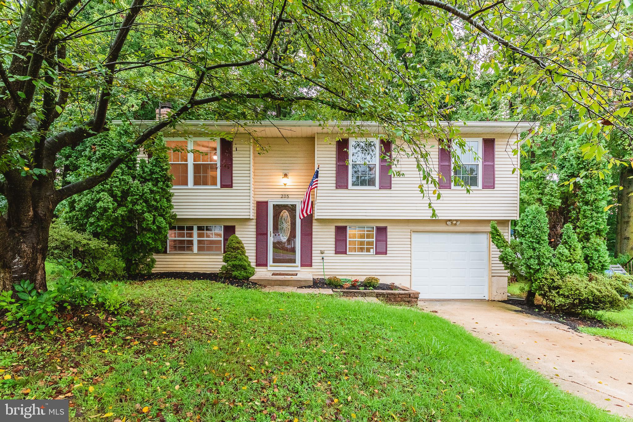 LAUREL WOODS - Residential