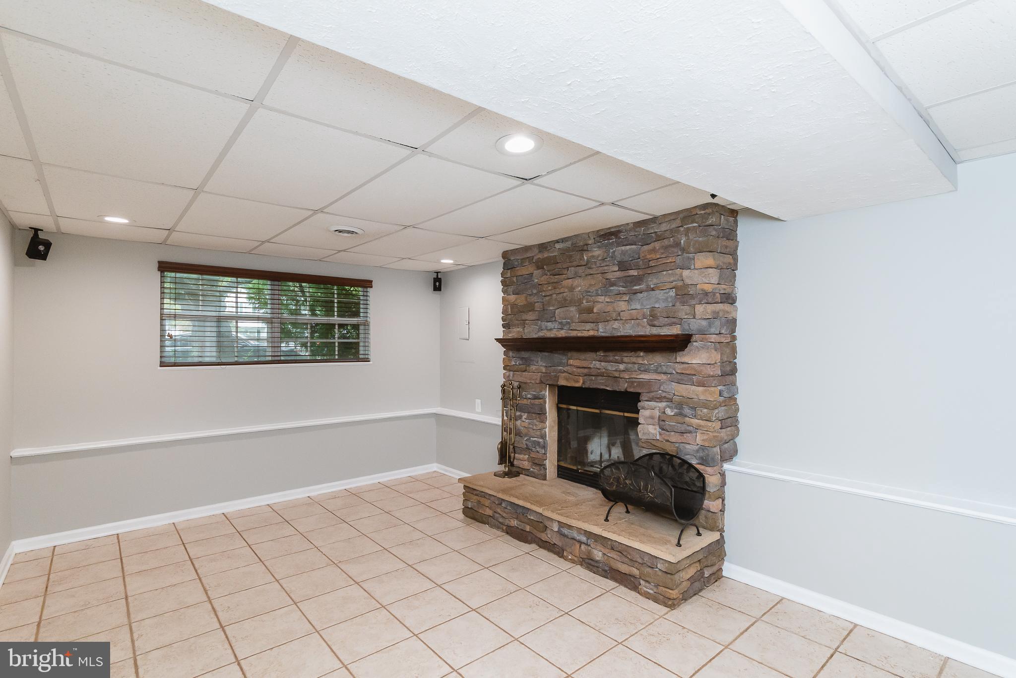 LAUREL WOODS - Residential