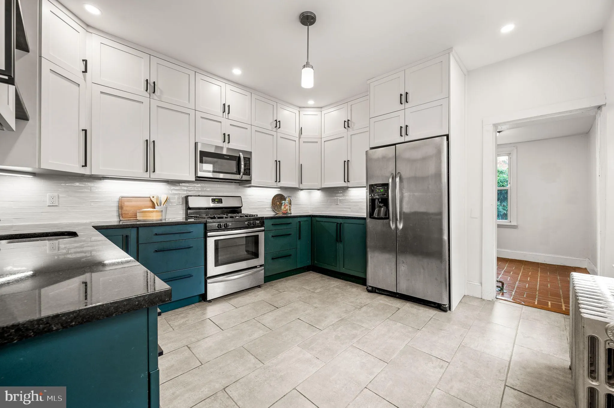 Philadelphia, Pennsylvania 19123, United States, 4 Bedrooms Bedrooms, ,4 BathroomsBathrooms,Residential,Pending,43724