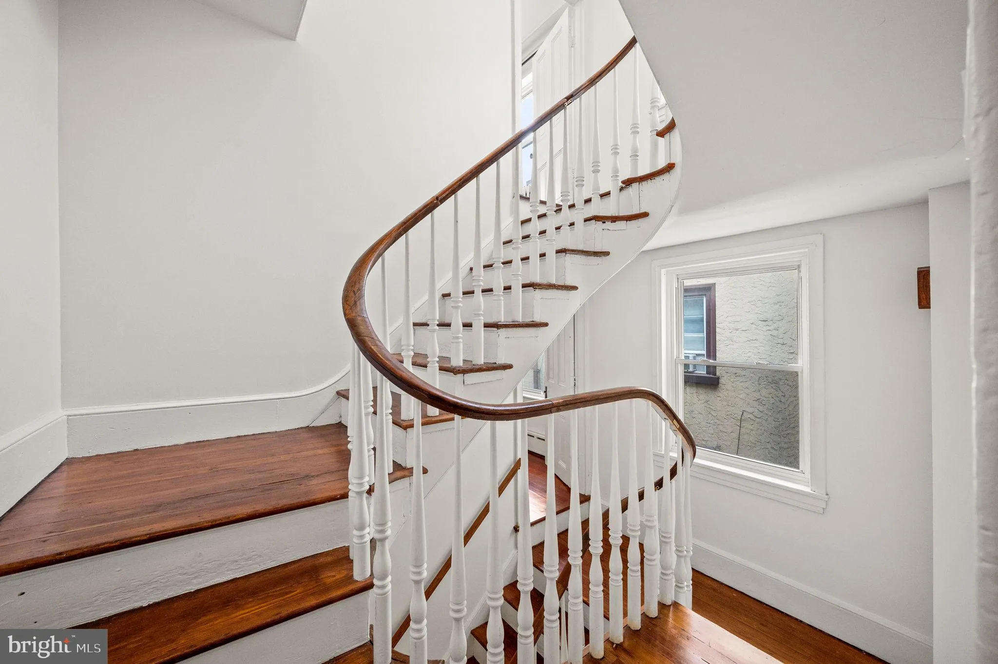 Philadelphia, Pennsylvania 19123, United States, 4 Bedrooms Bedrooms, ,4 BathroomsBathrooms,Residential,Pending,43724