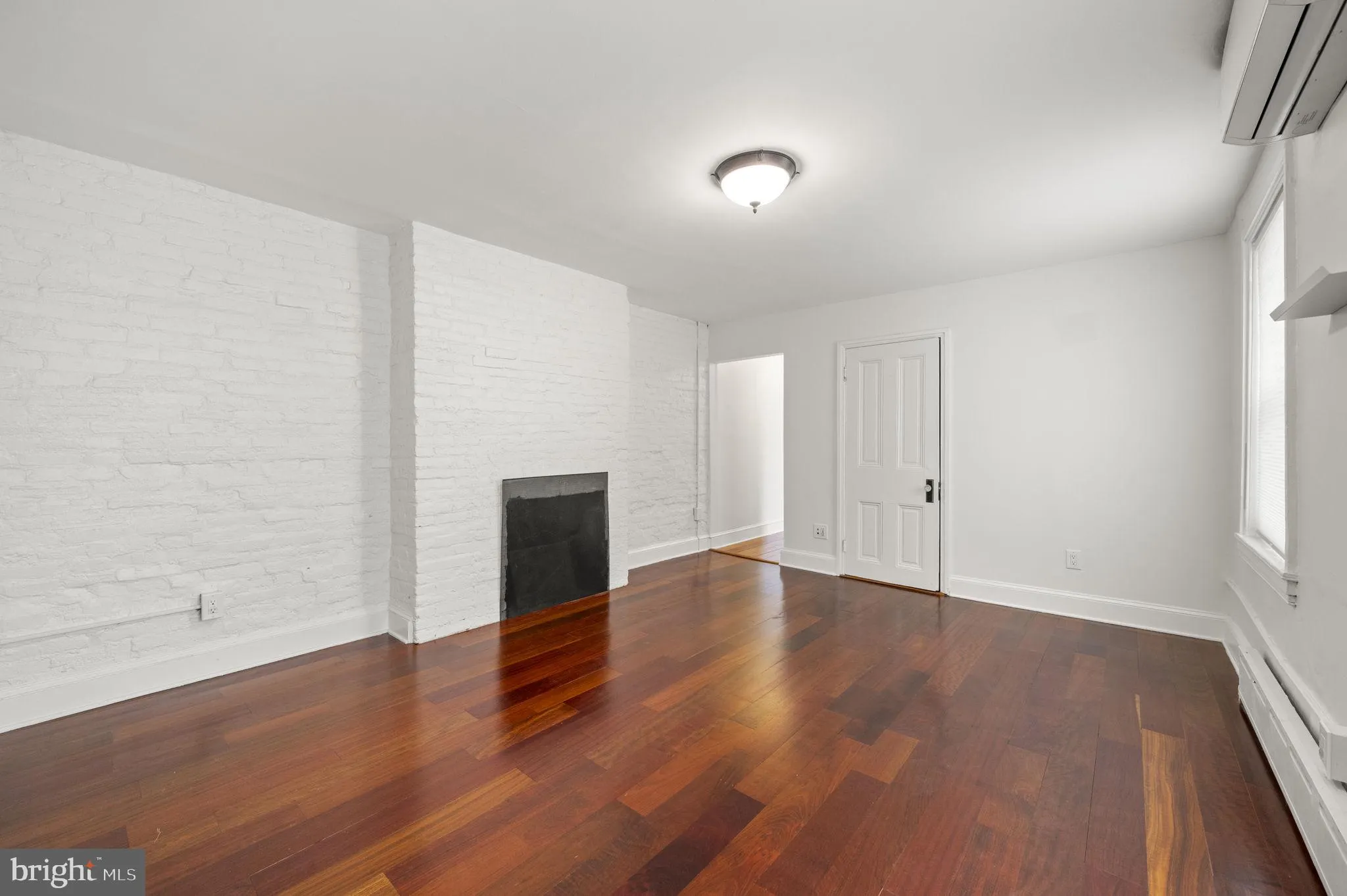 Philadelphia, Pennsylvania 19123, United States, 4 Bedrooms Bedrooms, ,4 BathroomsBathrooms,Residential,Pending,43724