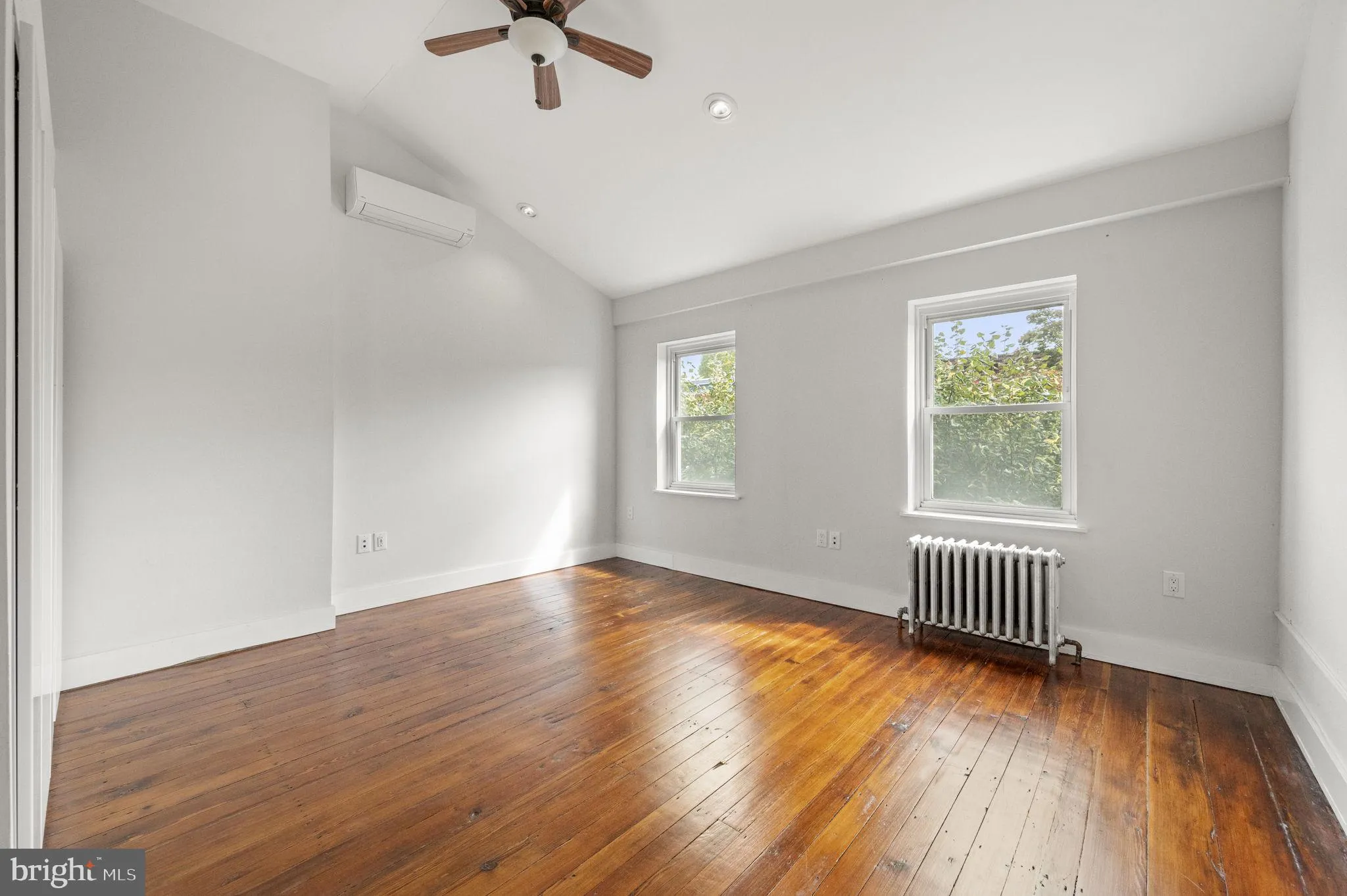 Philadelphia, Pennsylvania 19123, United States, 4 Bedrooms Bedrooms, ,4 BathroomsBathrooms,Residential,Pending,43724