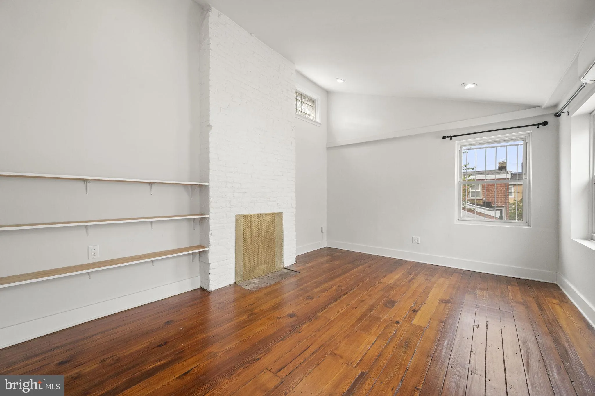 Philadelphia, Pennsylvania 19123, United States, 4 Bedrooms Bedrooms, ,4 BathroomsBathrooms,Residential,Pending,43724