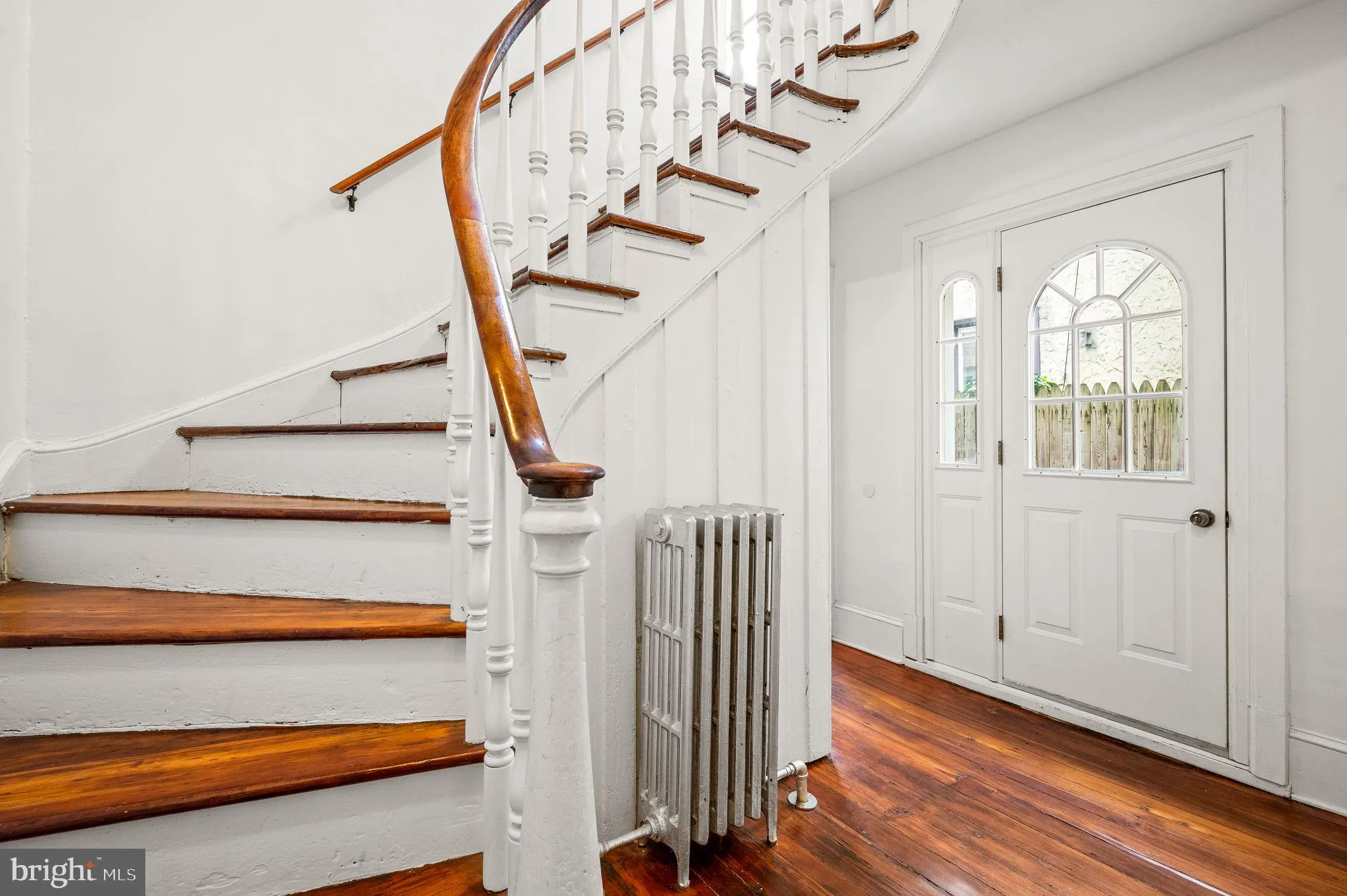 Philadelphia, Pennsylvania 19123, United States, 4 Bedrooms Bedrooms, ,4 BathroomsBathrooms,Residential,Pending,43724