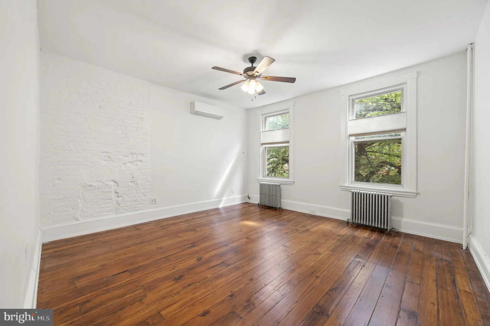 Philadelphia, Pennsylvania 19123, United States, 4 Bedrooms Bedrooms, ,4 BathroomsBathrooms,Residential,Pending,43724