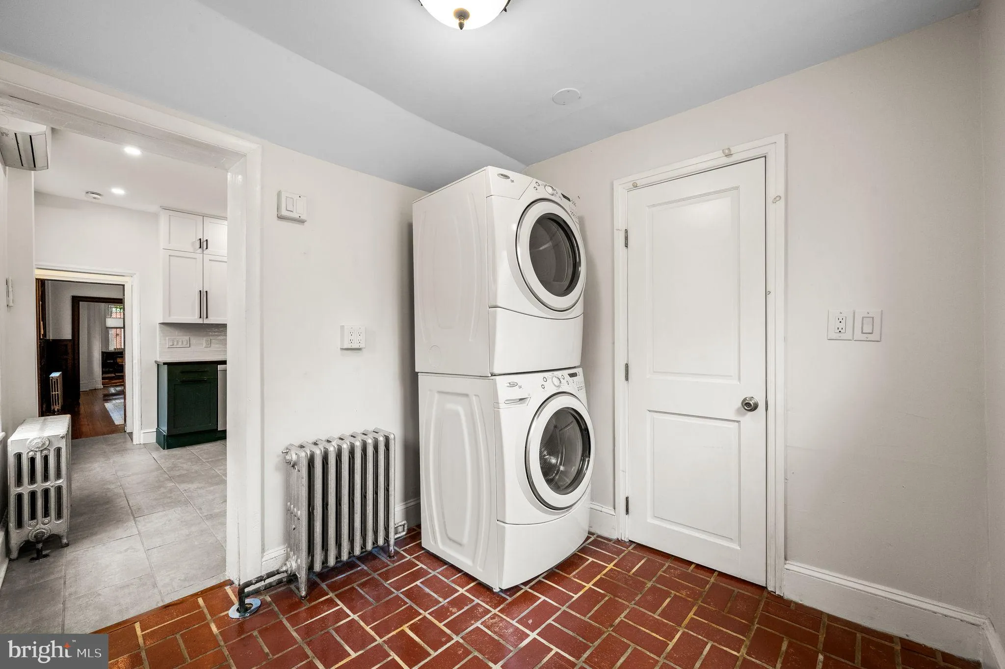 Philadelphia, Pennsylvania 19123, United States, 4 Bedrooms Bedrooms, ,4 BathroomsBathrooms,Residential,Pending,43724