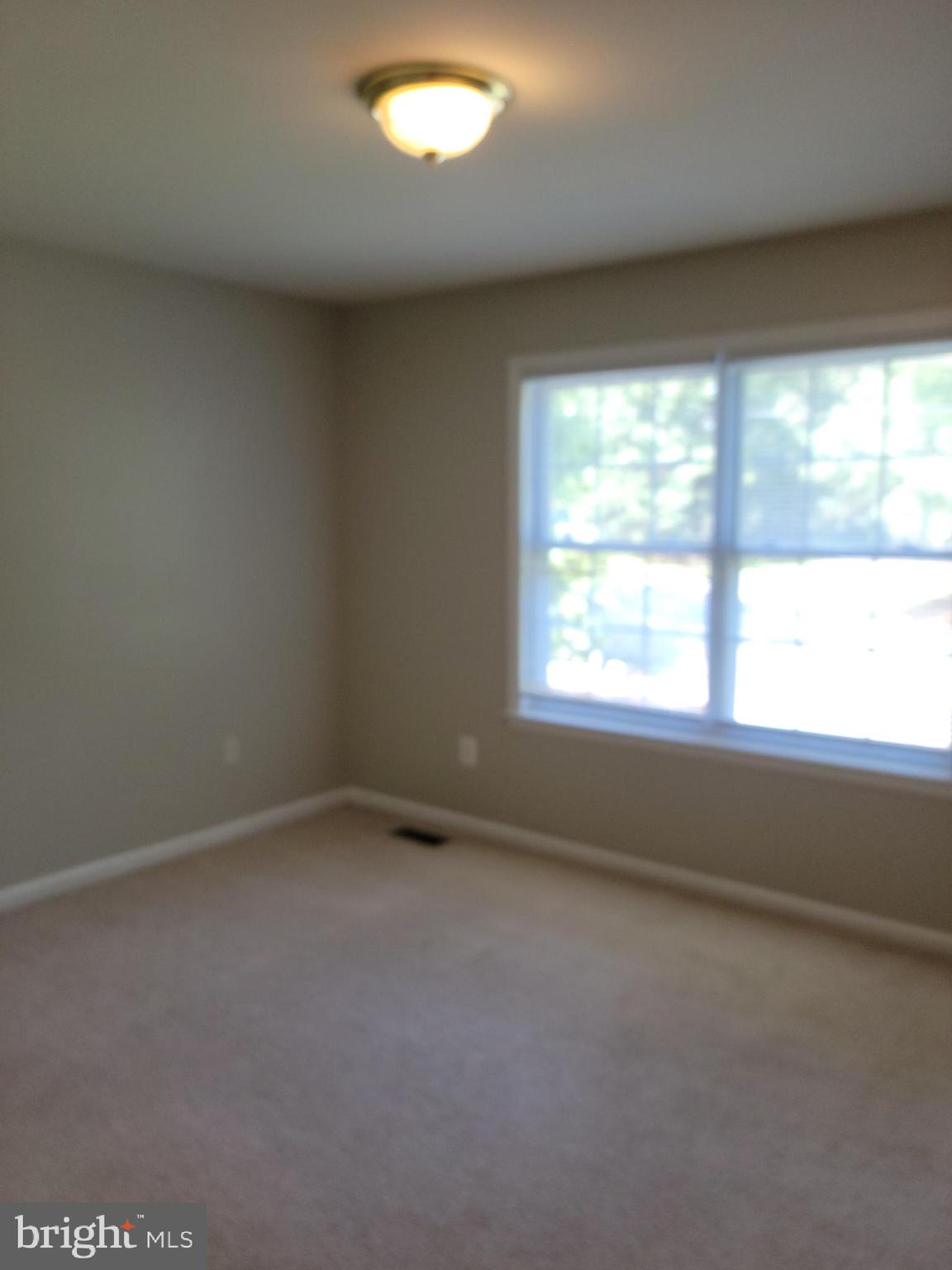 LAKE LAND OR - Residential Lease