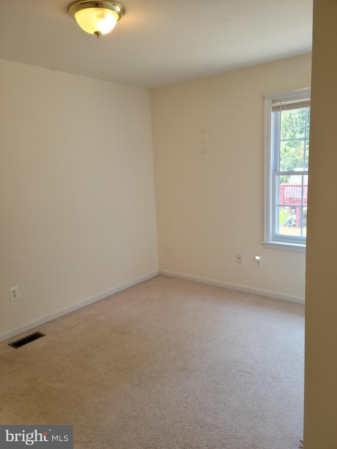 LAKE LAND OR - Residential Lease