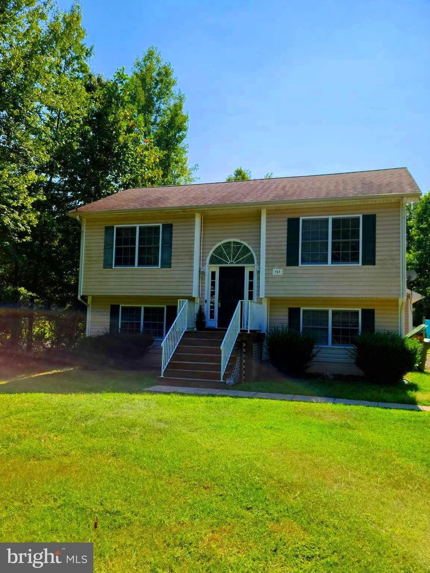 Extra nice 3BR / 2 FULL BA  split foyer home in popular Lake Land 'Or! Attached oversized 2 car garage. Upper level Living Room , eat-in Kitchen opens to recently re-finished deck, and 2 BR and full bathroom. Lower level Family Room, Laundry room, and Primary Bedroom with en-suite BA and large walk-in closet.  Big lot in great location, less than half mile to lake access /boat launch.