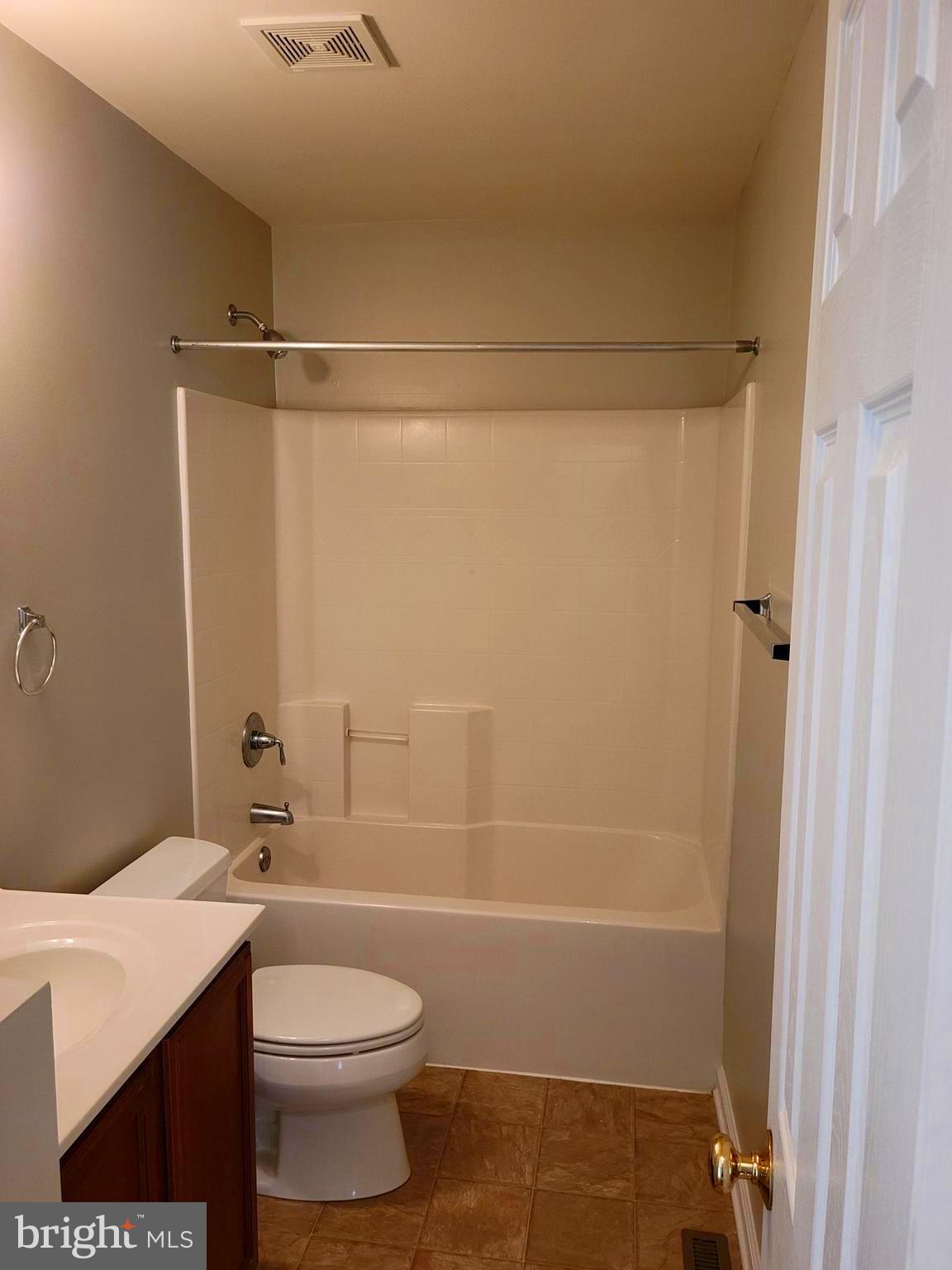 LAKE LAND OR - Residential Lease