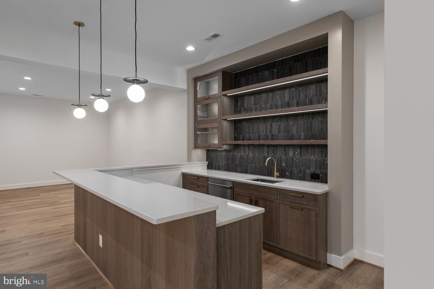 KENT GARDENS - Residential