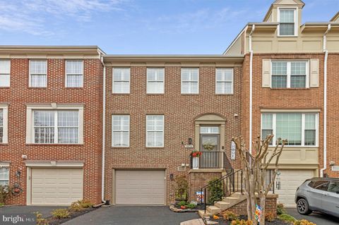 7406 ROUDSBY COURT ALEXANDRIA VA 22315