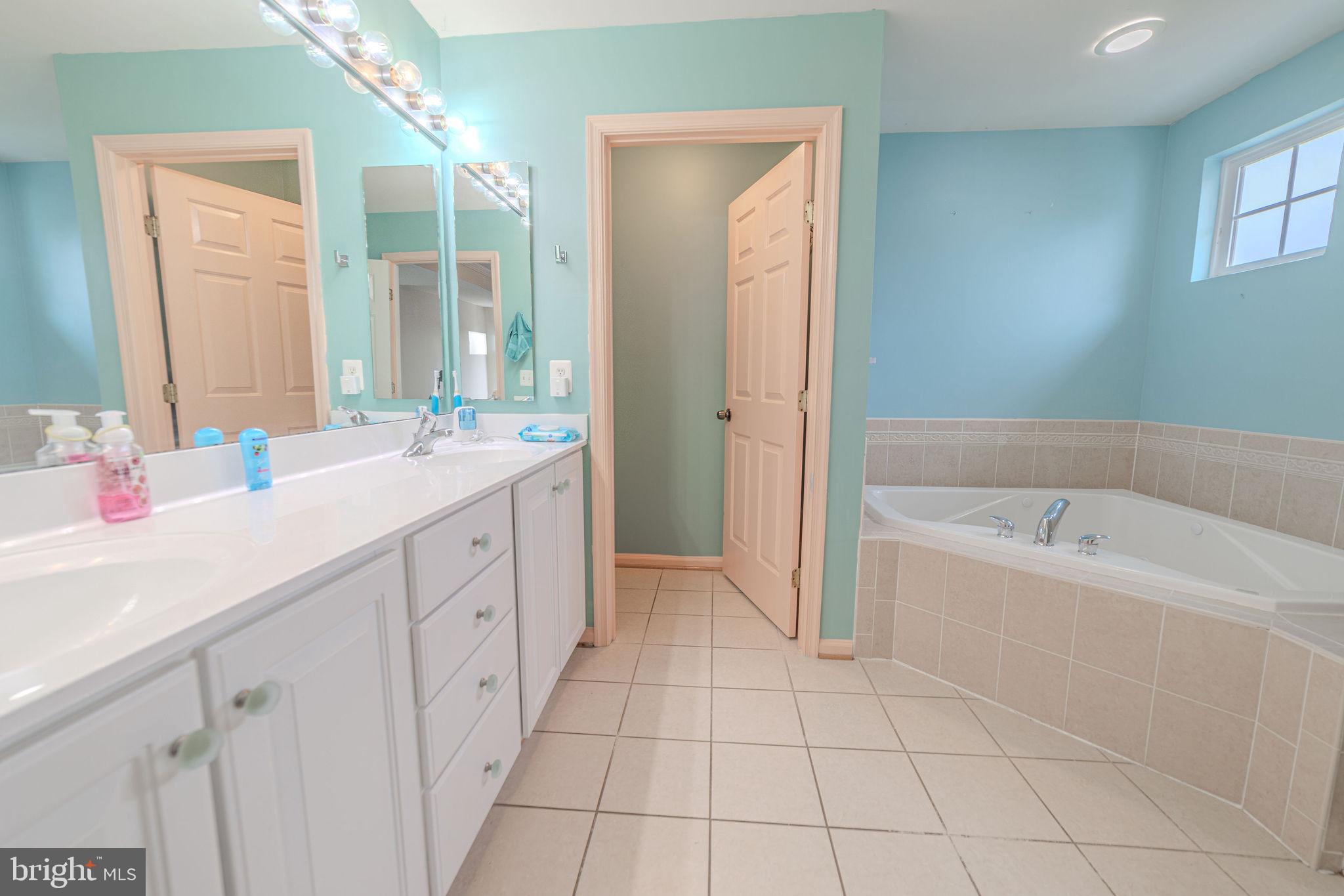 LOCUST HILL - Residential