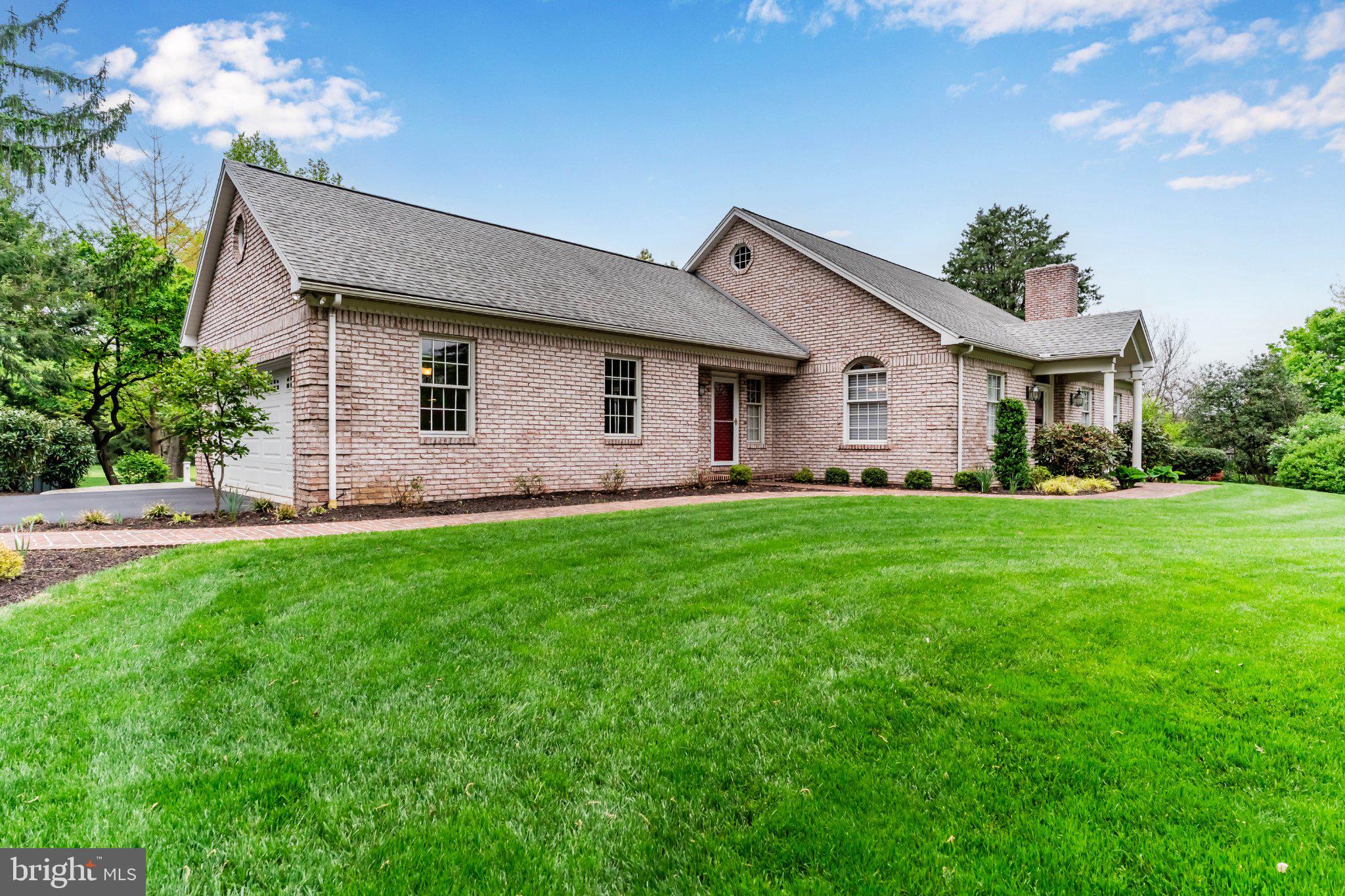 963 WALNUT LANE