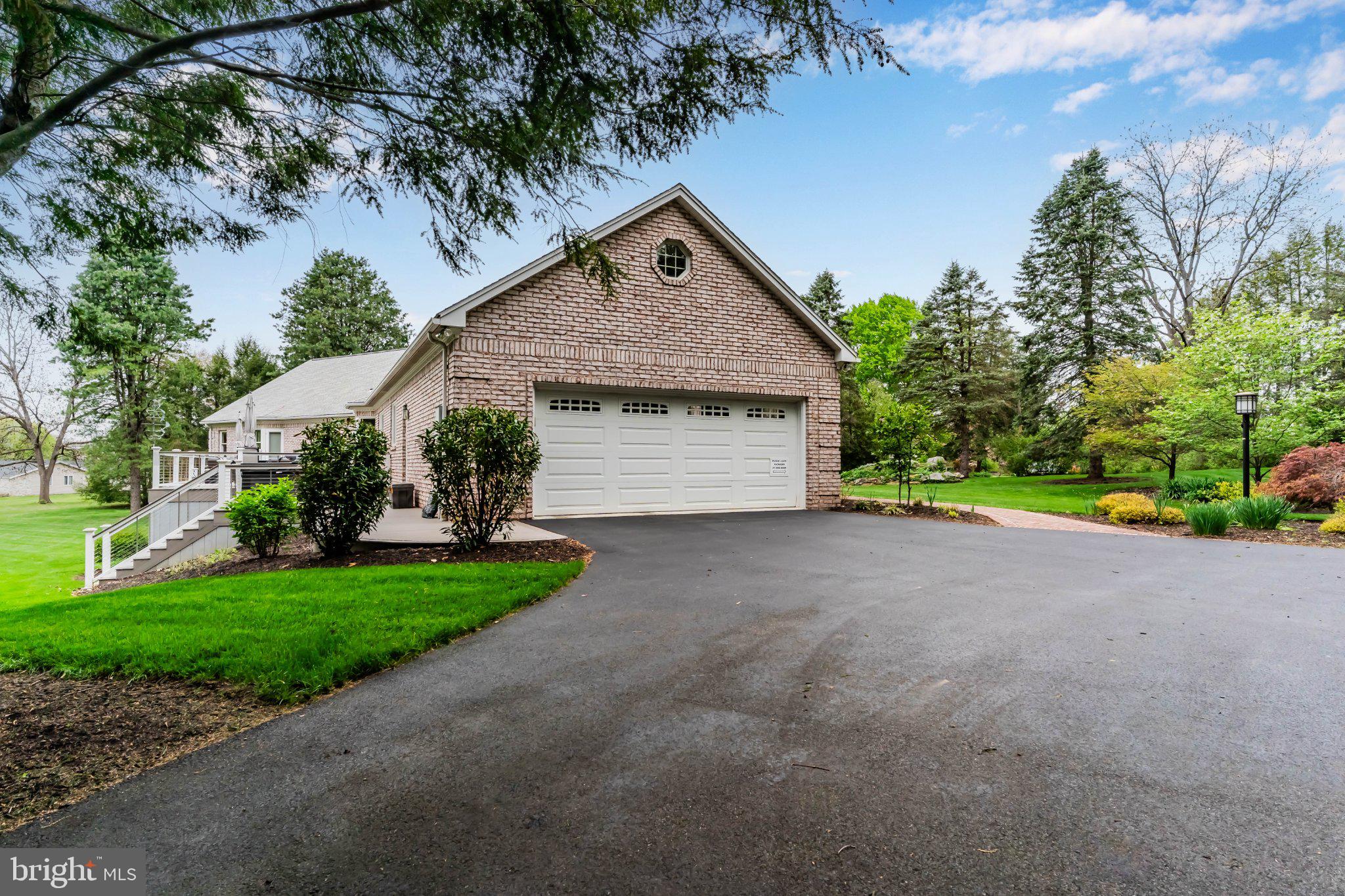 963 WALNUT LANE