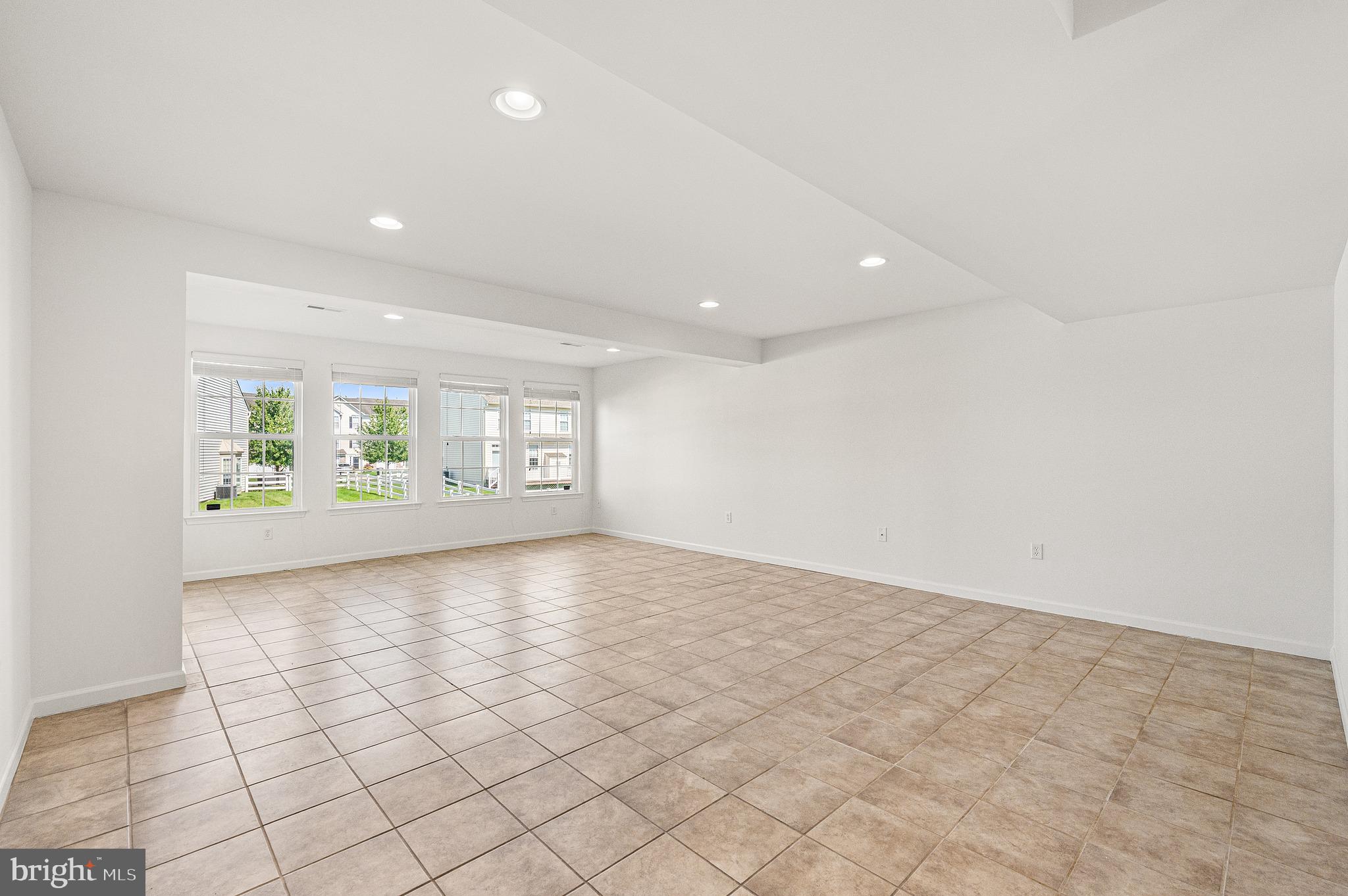 167 S SAVANNA DRIVE