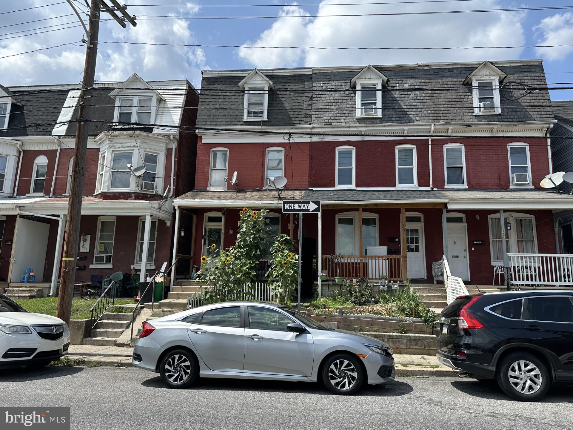 761 W KING STREET