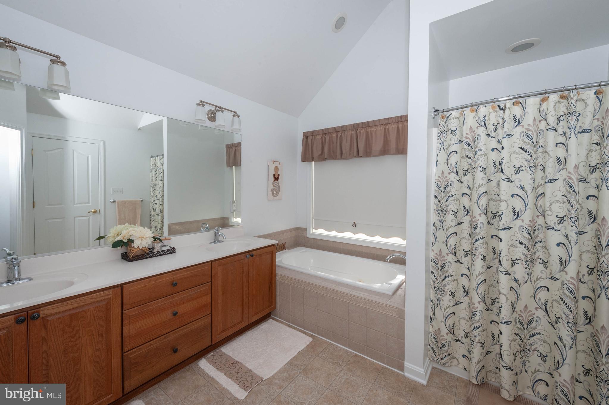 MAYFAIR GLEN - Residential