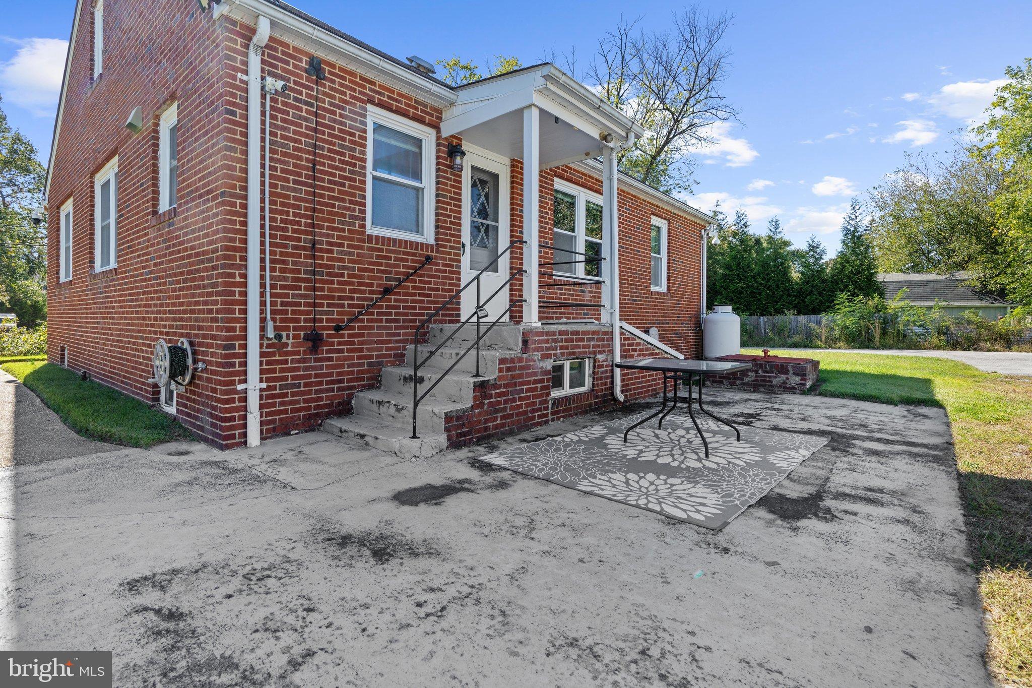 1242 DELMONT ROAD