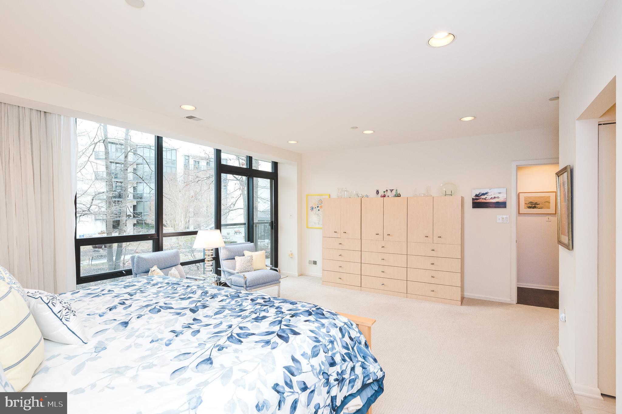 PAVILION IN THE PARK - Residential