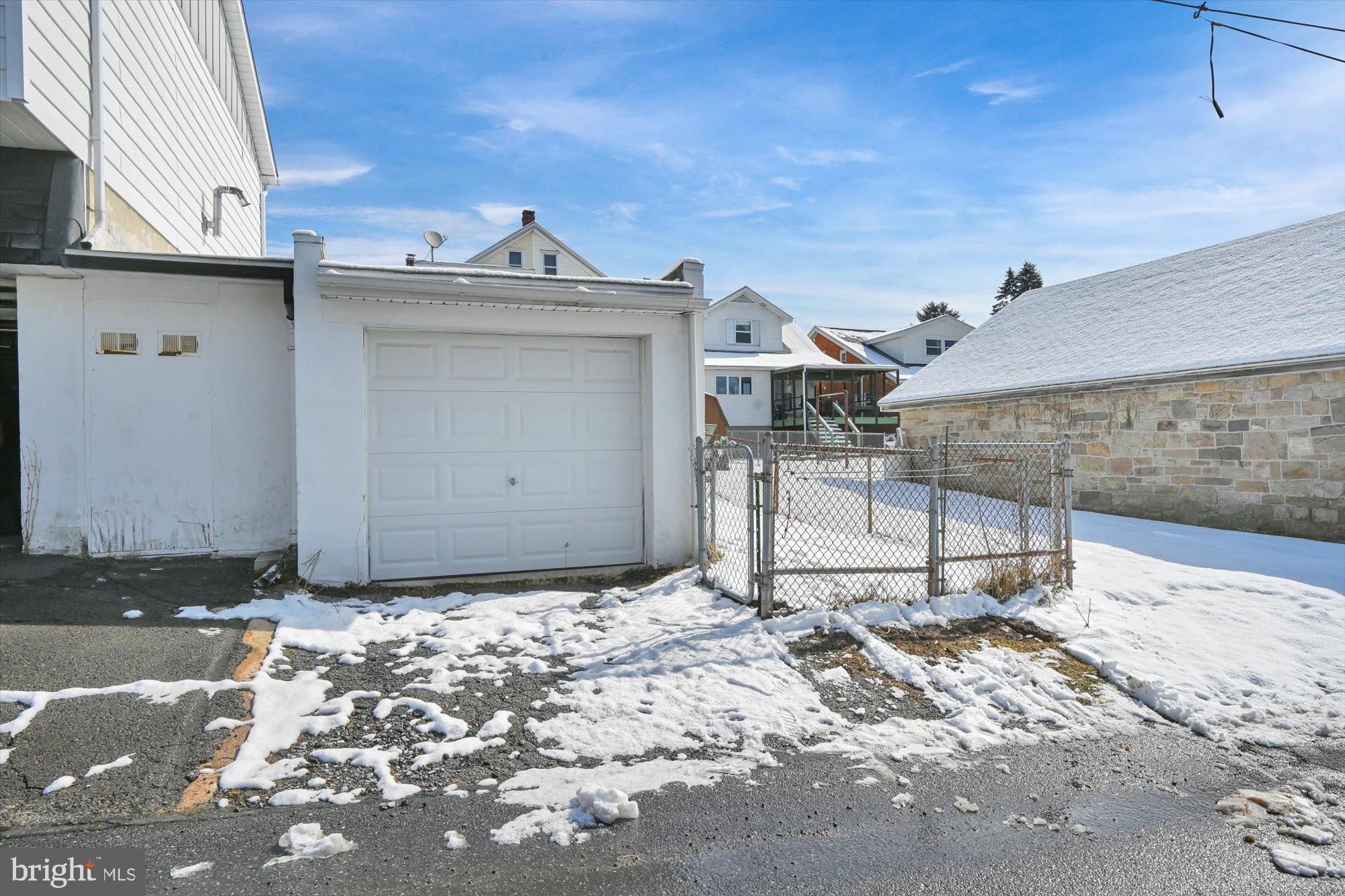 FRACKVILLE - Residential