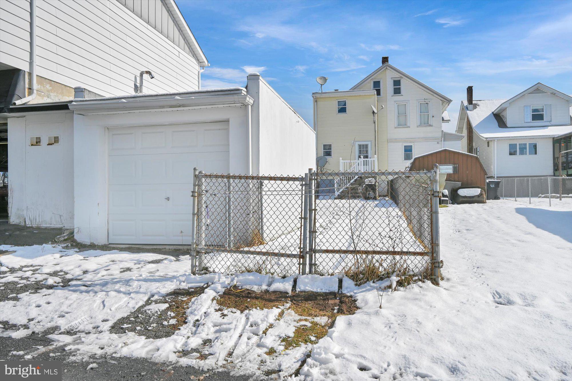 FRACKVILLE - Residential