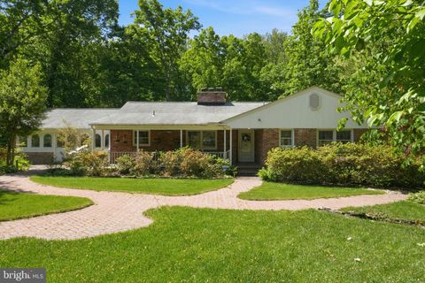 Photo of 3917 Malcolm Court, ANNANDALE, VA 22003 (MLS # VAFX2301330)
