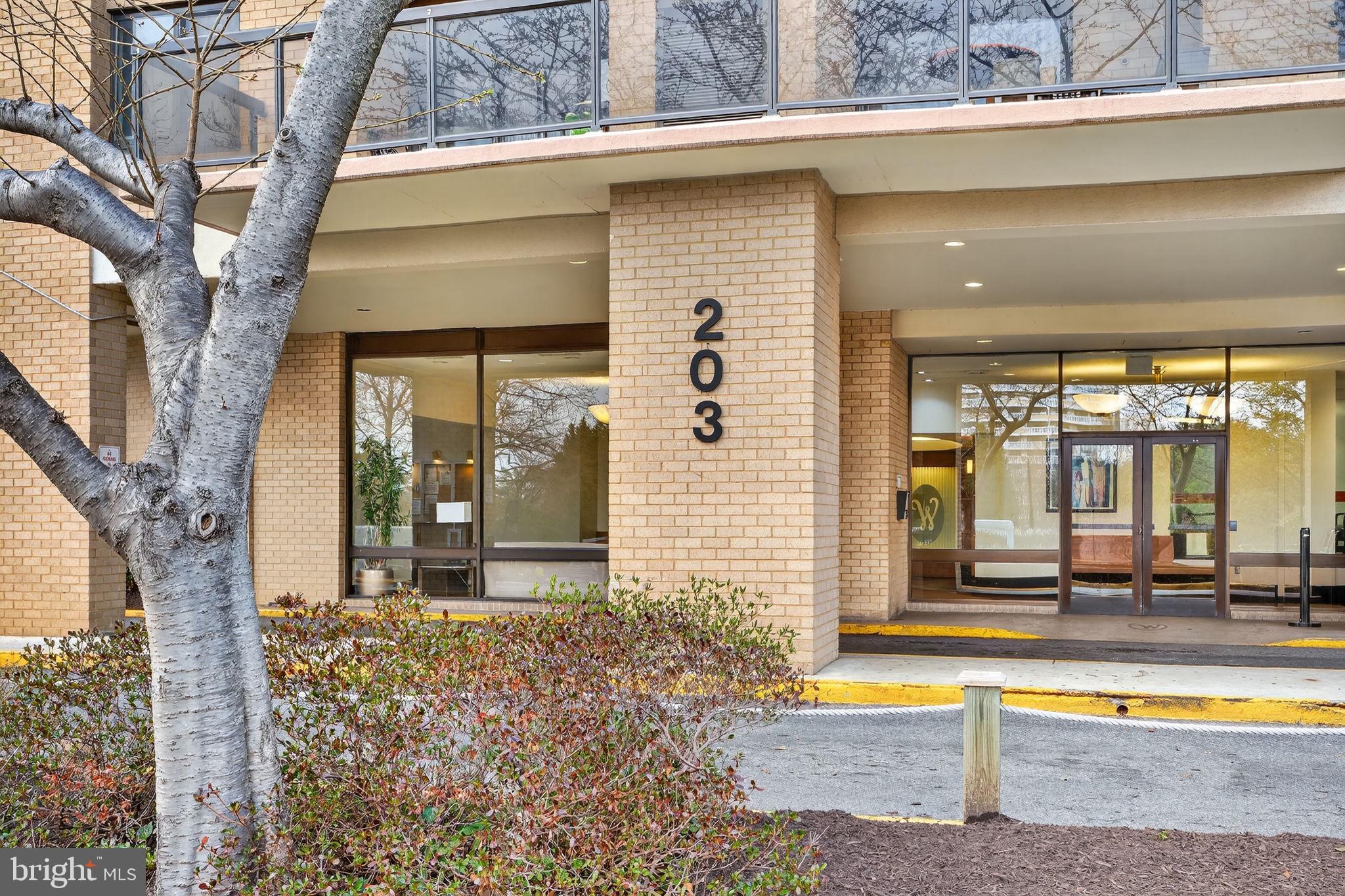 203 YOAKUM PARKWAY 1625