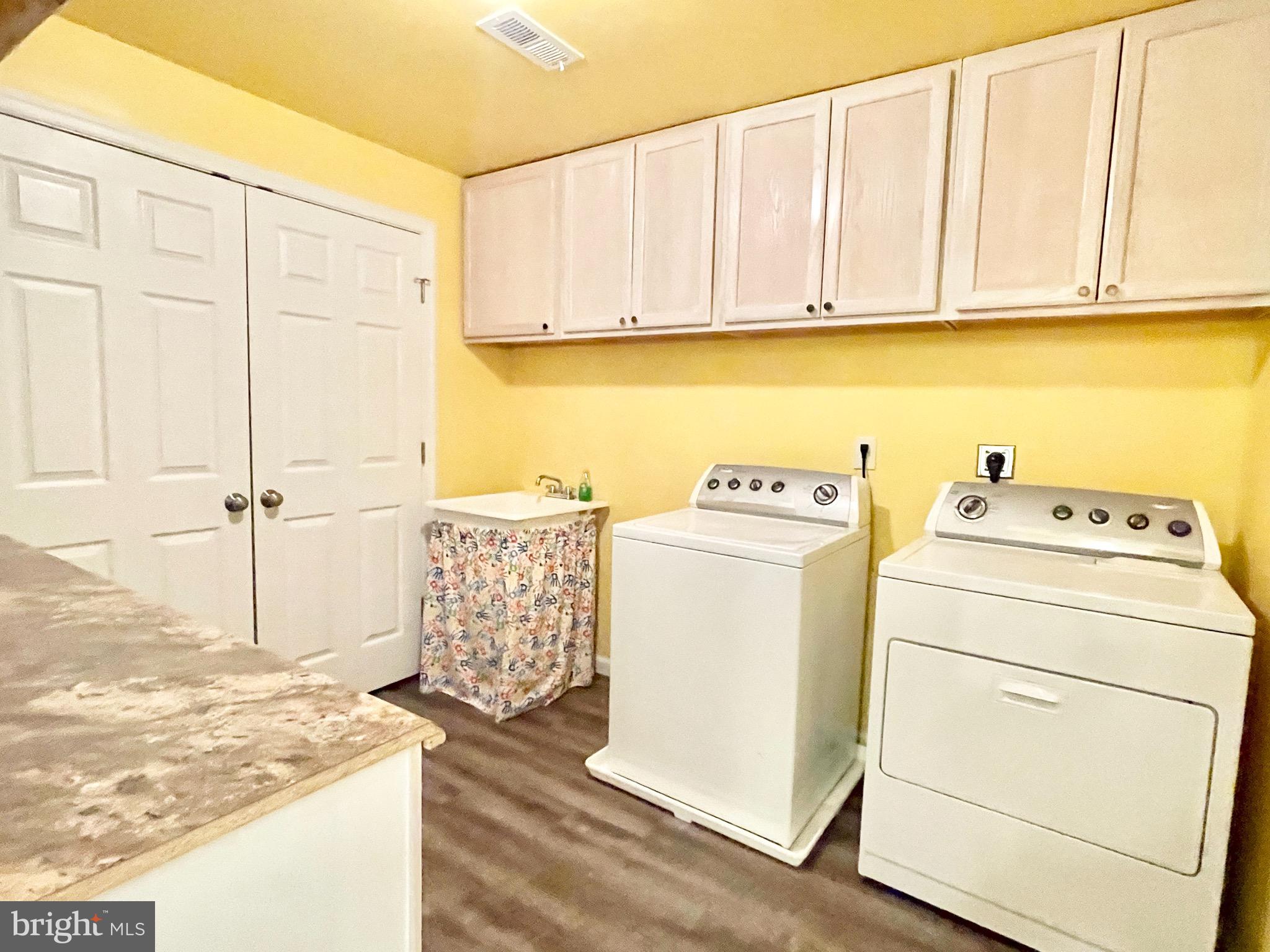 TWIN LAKES ESTATES - Residential