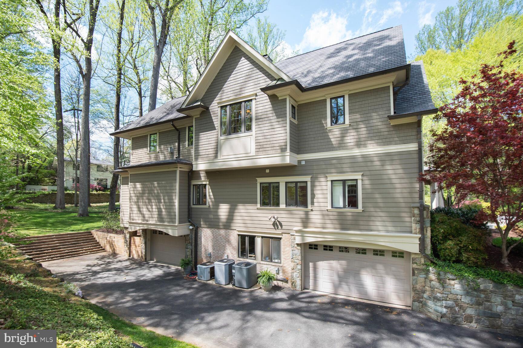 BANNOCKBURN ESTATES - Residential