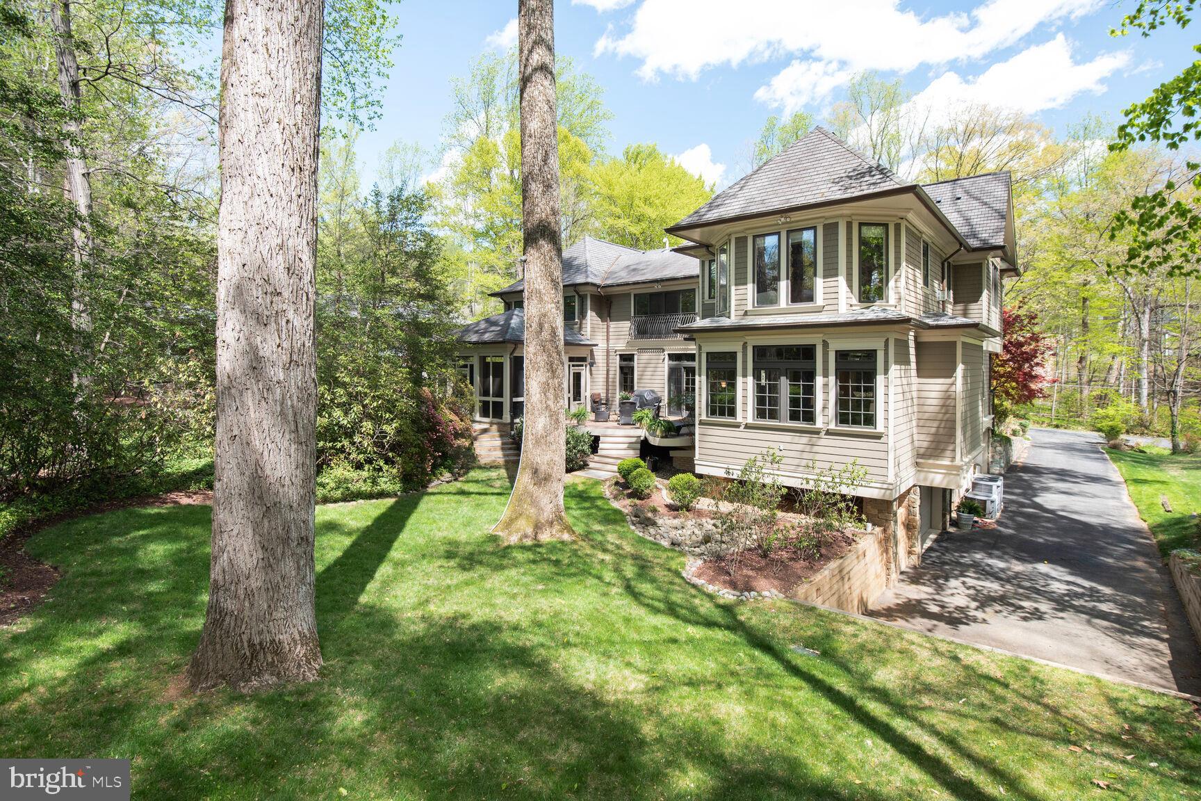 BANNOCKBURN ESTATES - Residential