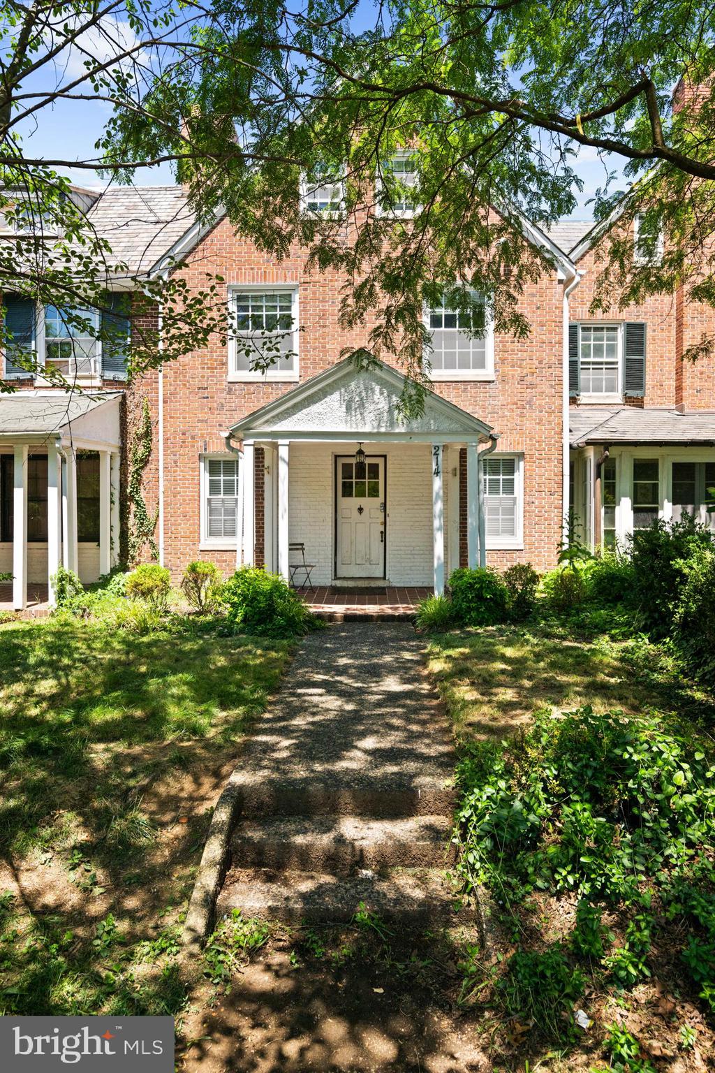 214 E UNIVERSITY PARKWAY