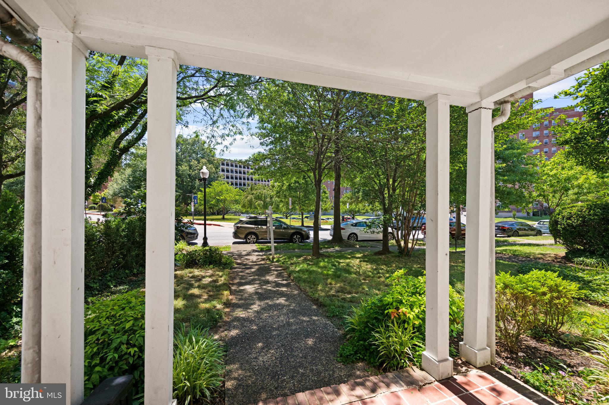 214 E UNIVERSITY PARKWAY