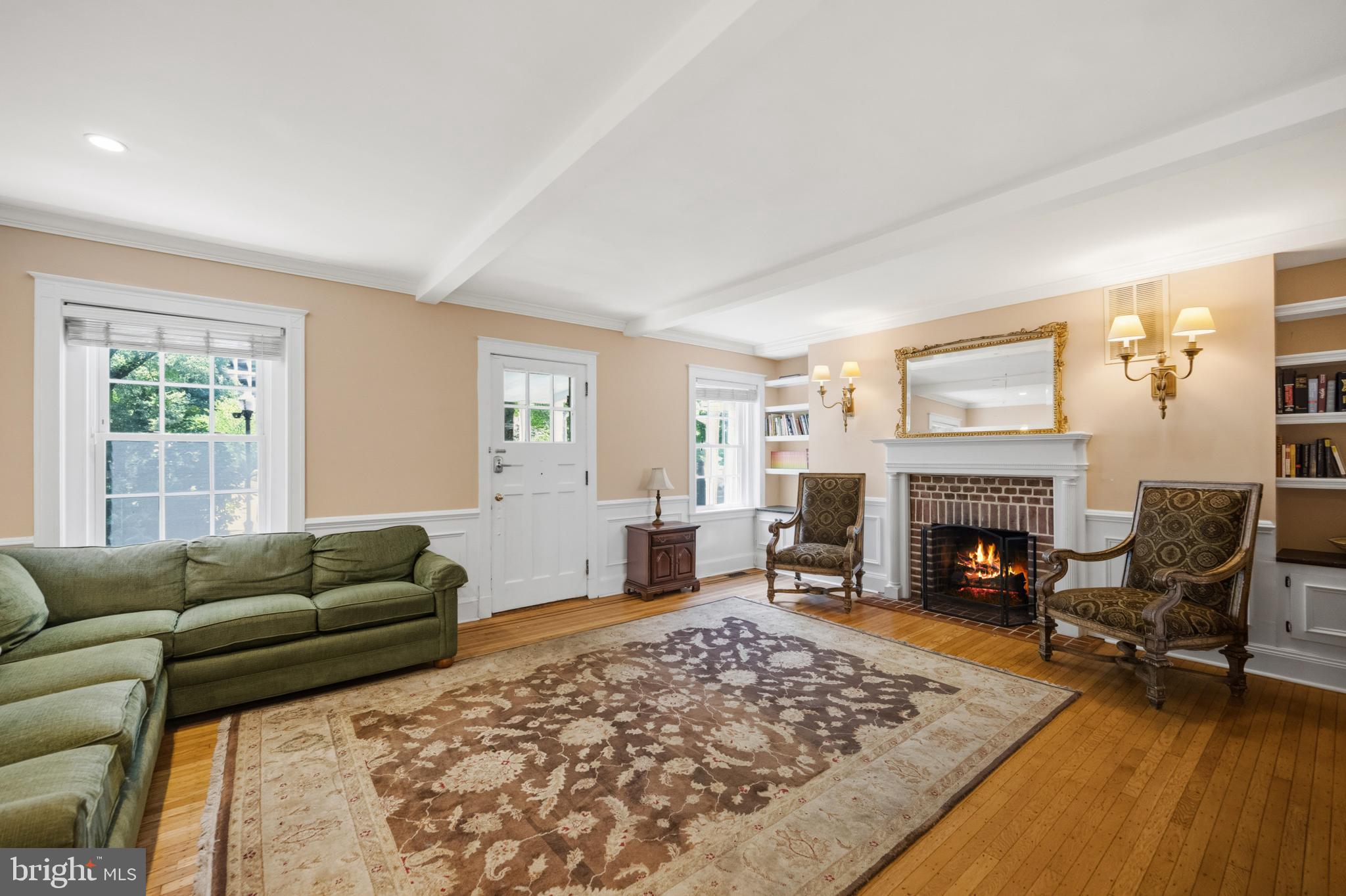 214 E UNIVERSITY PARKWAY